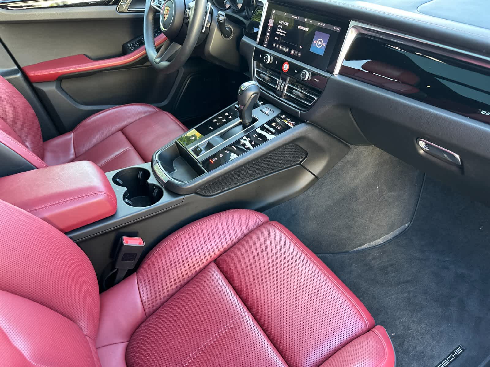 Thumbnail: 2025 Porsche Macan - 17