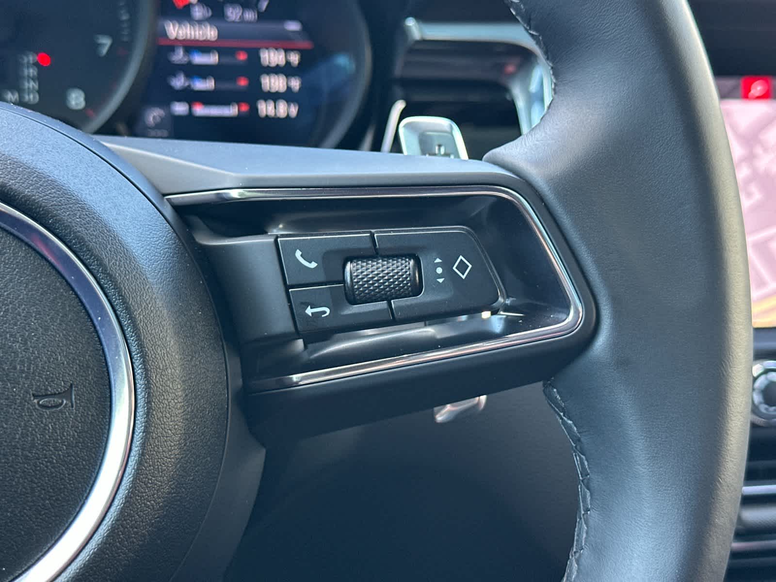 Thumbnail: 2025 Porsche Macan - 28