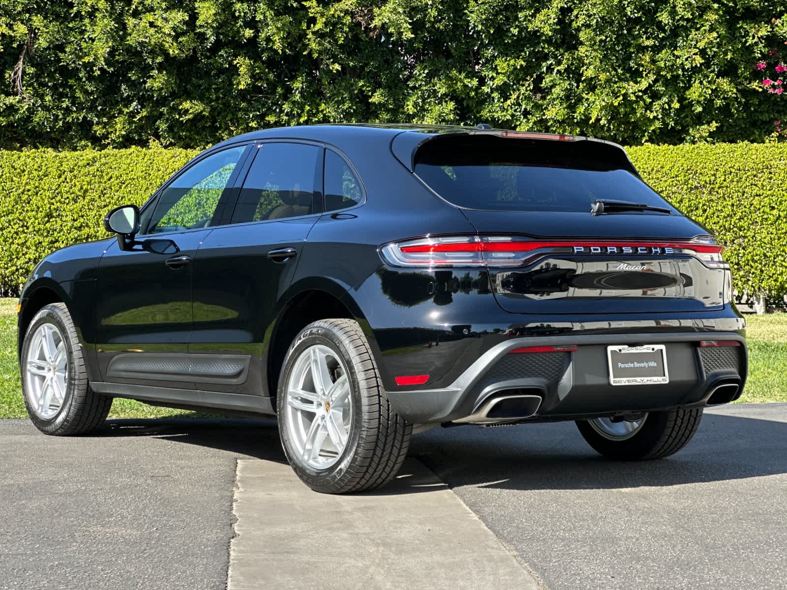 Thumbnail: 2026 Porsche Macan - 3