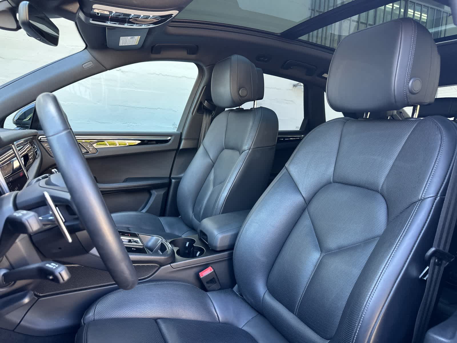 Thumbnail: 2025 Porsche Macan - 5