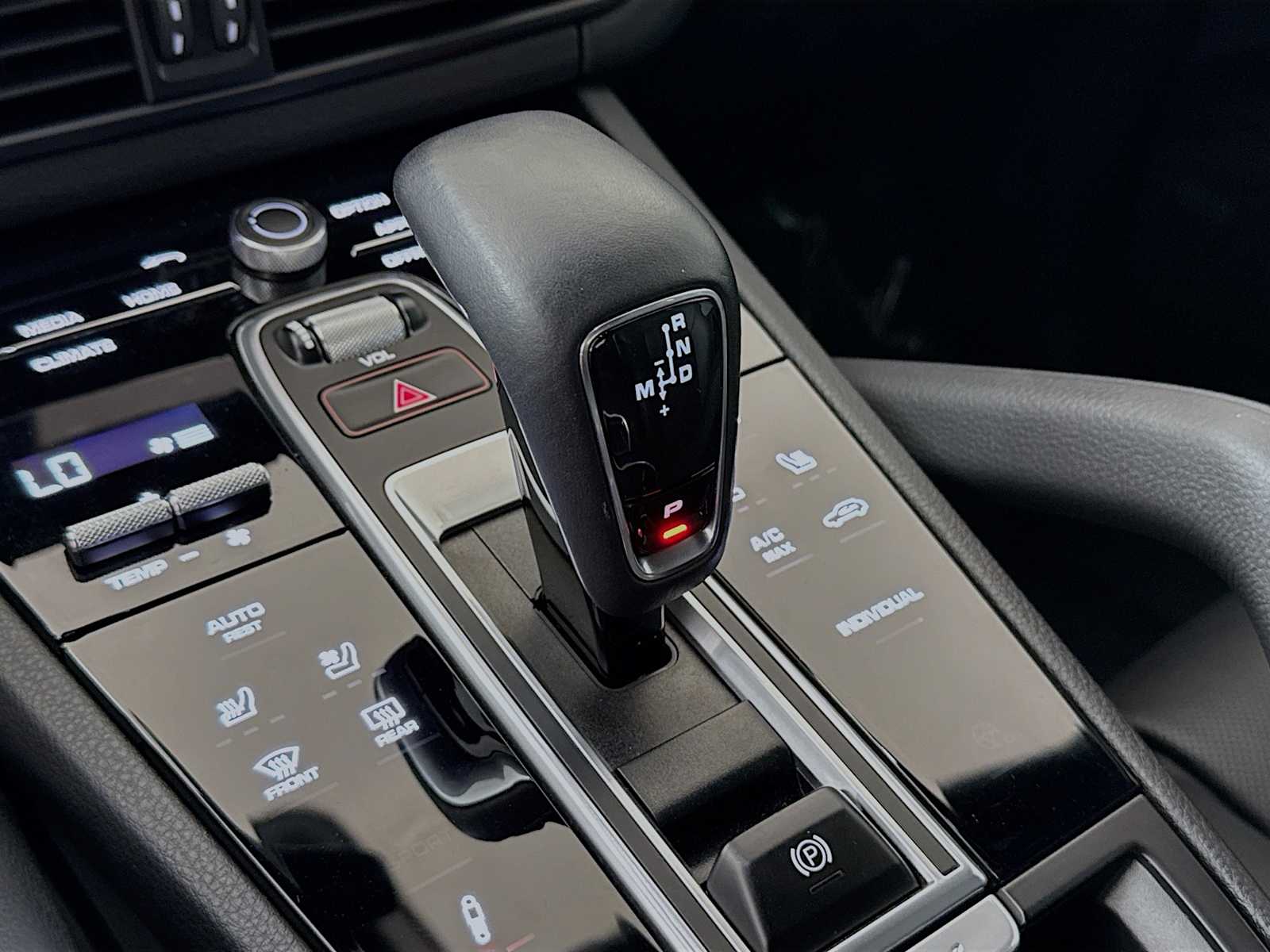 Thumbnail: 2022 Porsche Cayenne - 27