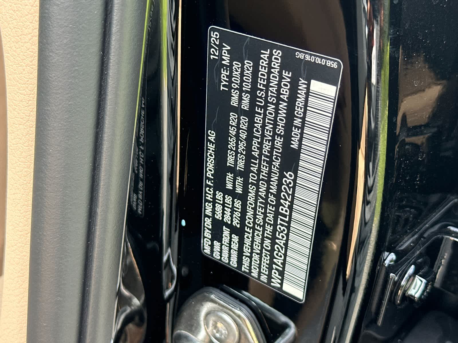 Thumbnail: 2026 Porsche Macan - 33