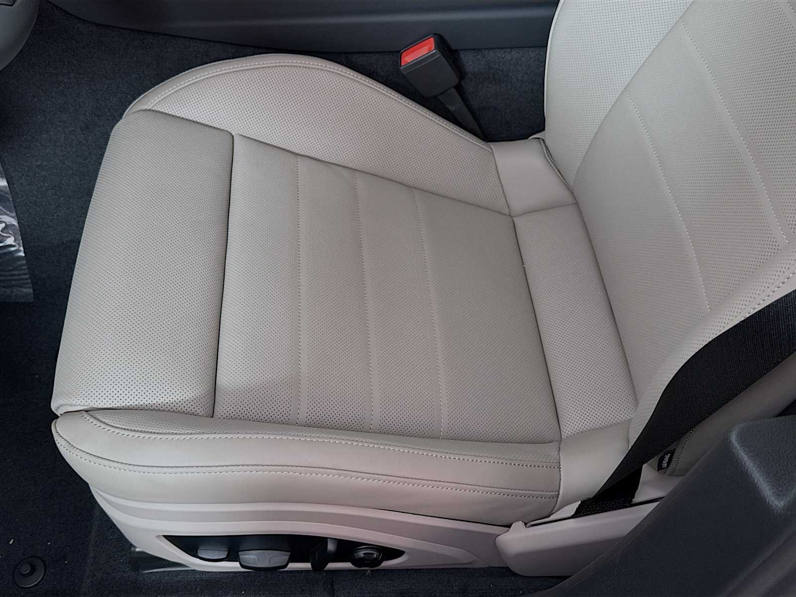 Thumbnail: 2025 Porsche Panamera - 15