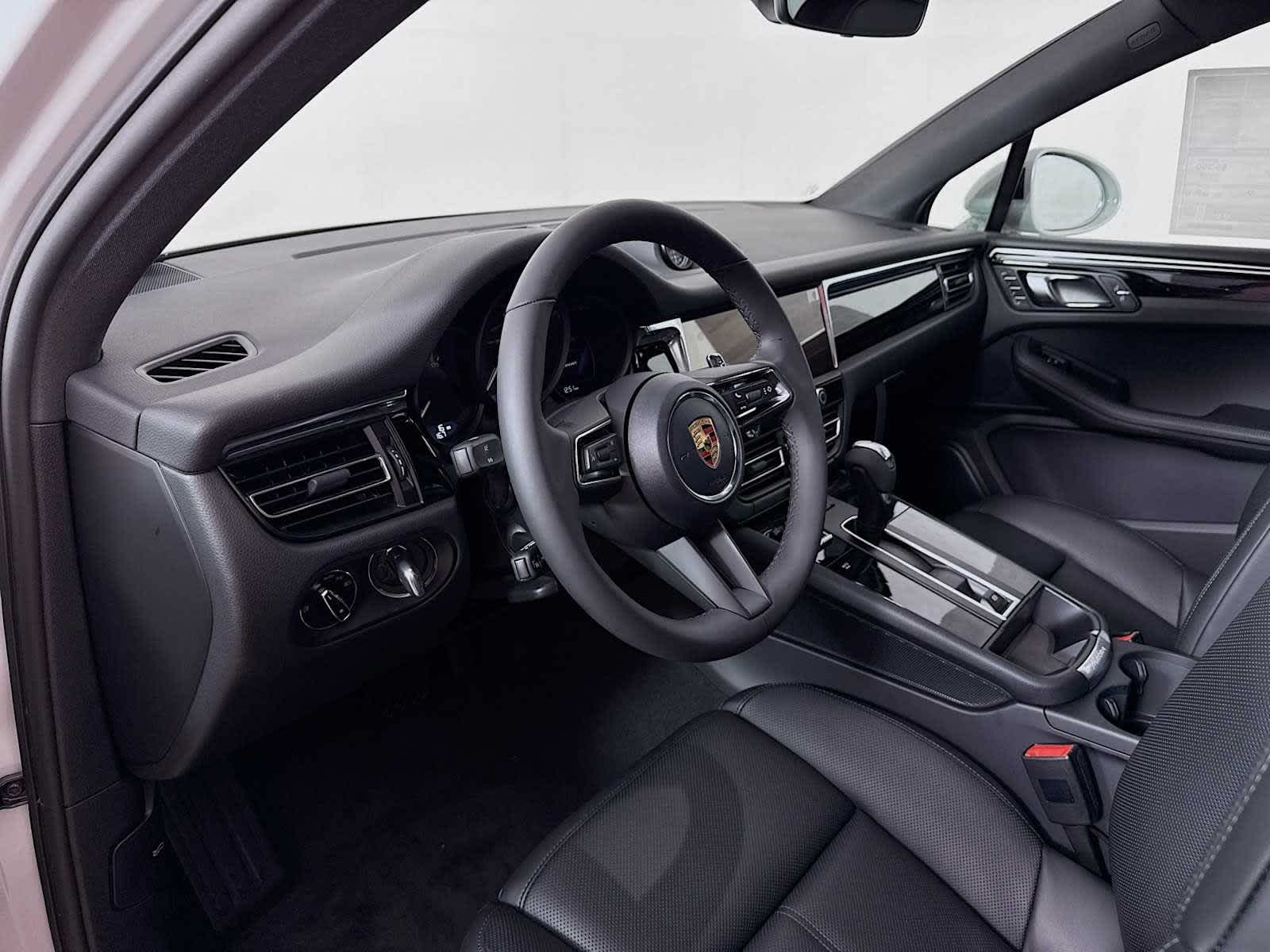 Thumbnail: 2026 Porsche Macan - 4