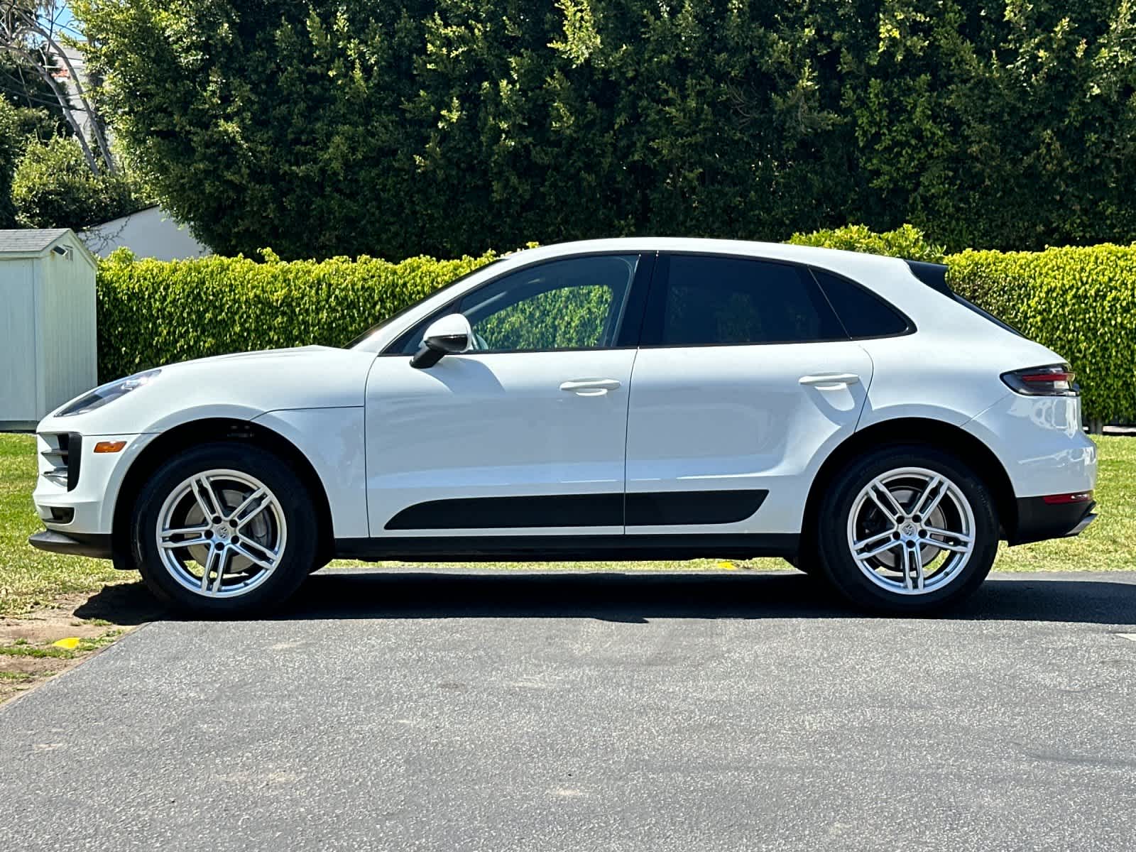 Thumbnail: 2020 Porsche Macan - 2