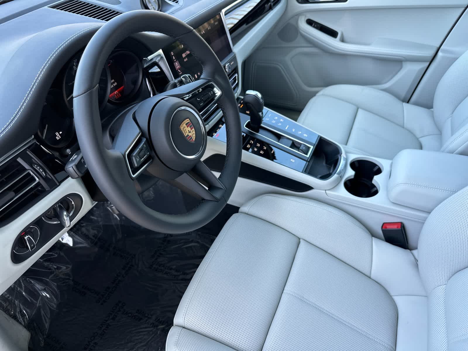 Thumbnail: 2026 Porsche Macan - 4