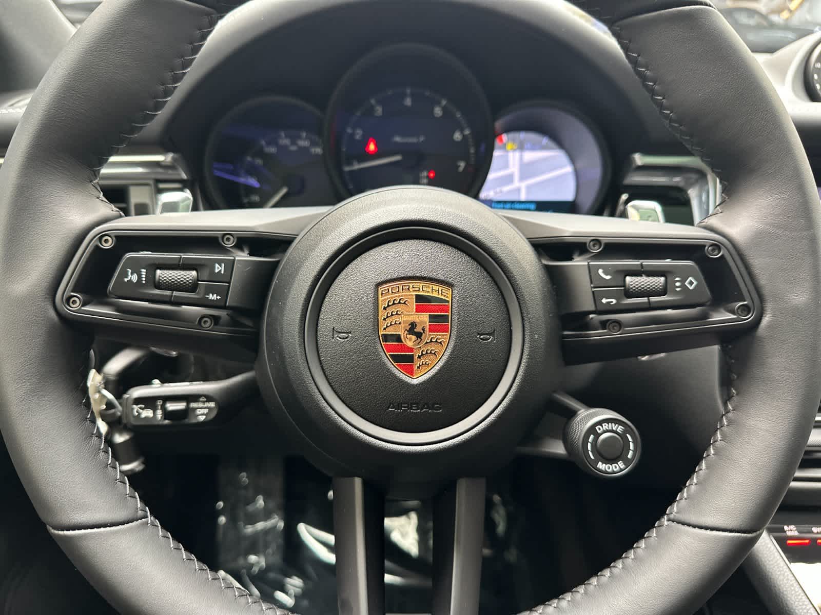 Thumbnail: 2026 Porsche Macan - 25