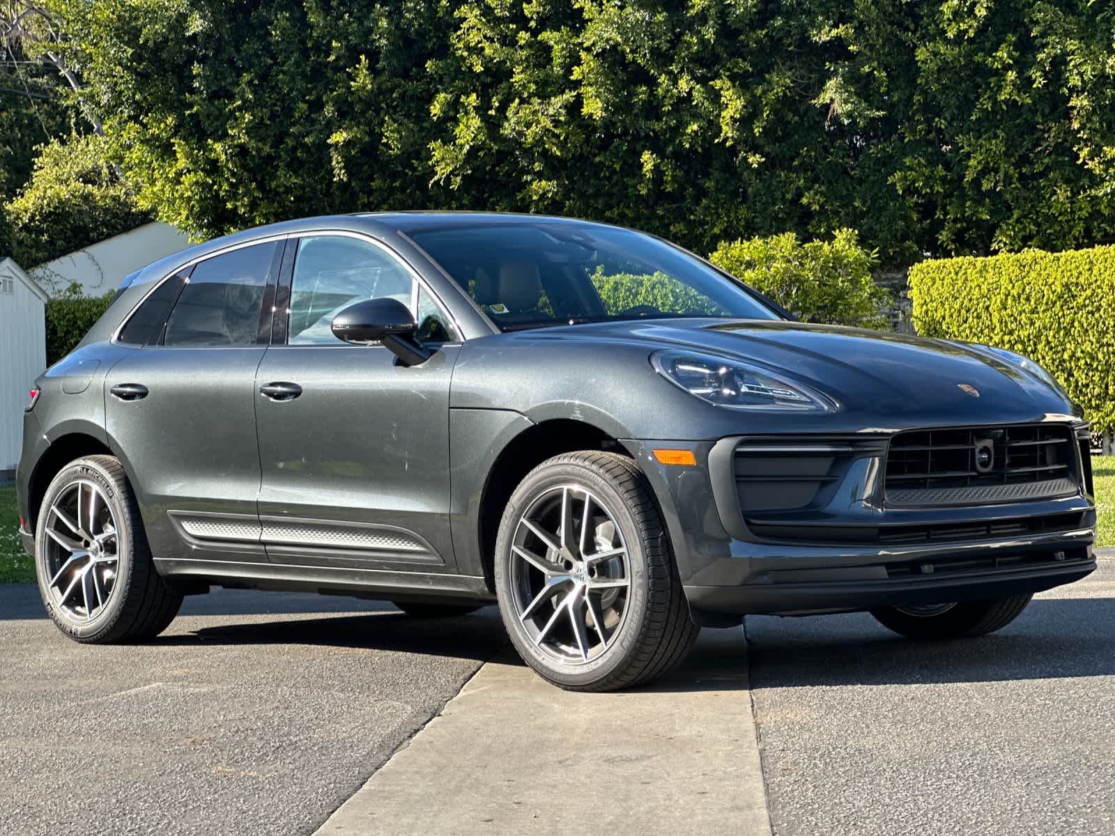 Thumbnail: 2026 Porsche Macan - 10
