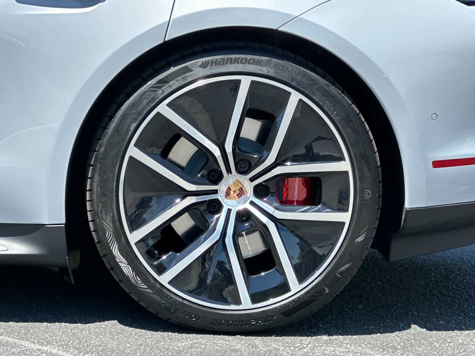 Thumbnail: 2026 Porsche Taycan - 30