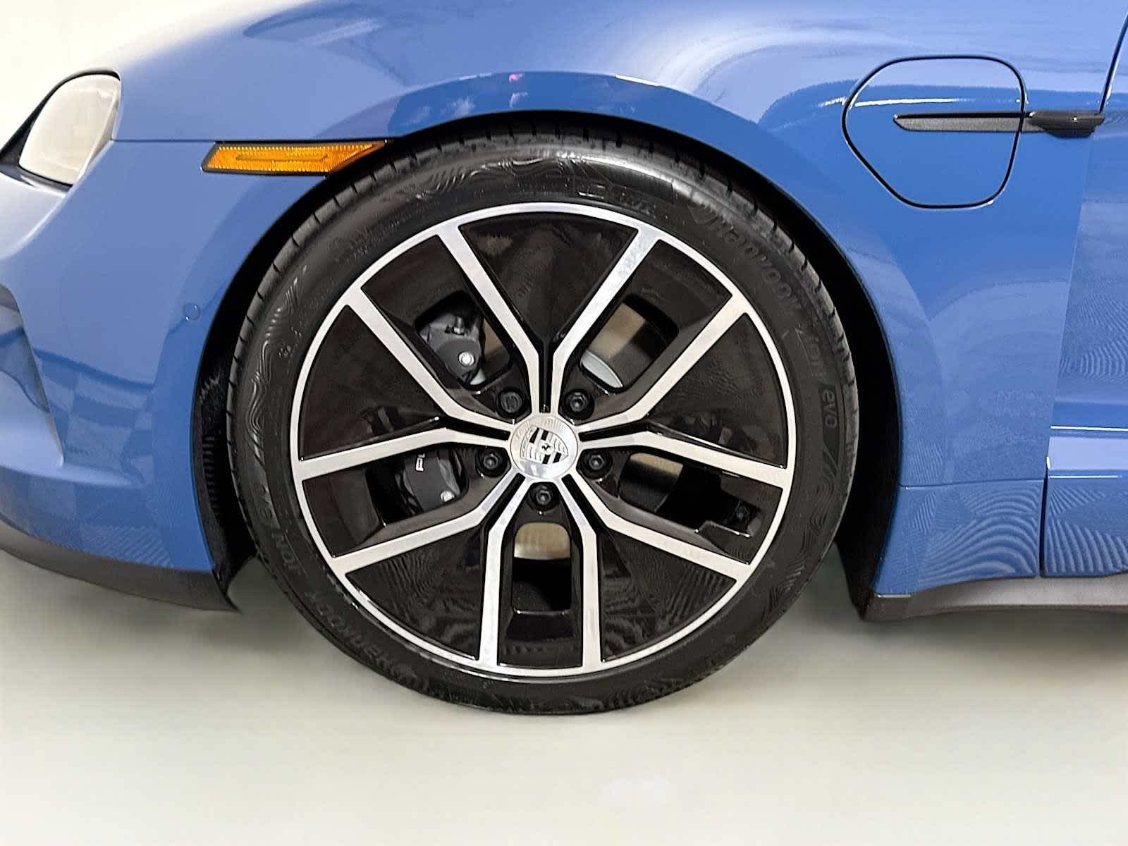 Thumbnail: 2025 Porsche Taycan - 24