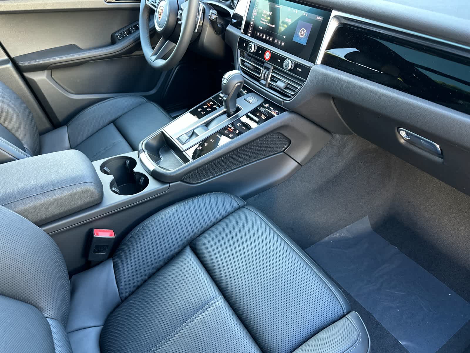 Thumbnail: 2025 Porsche Macan - 17