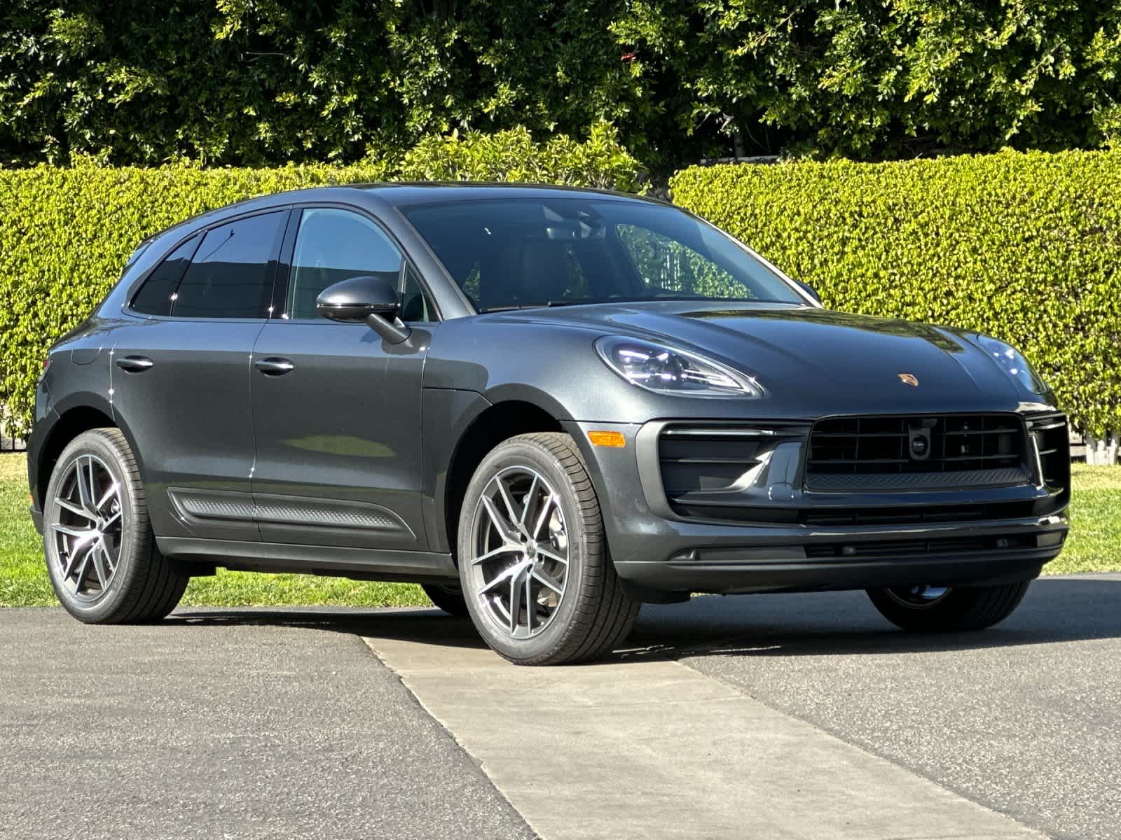 Thumbnail: 2026 Porsche Macan - 10