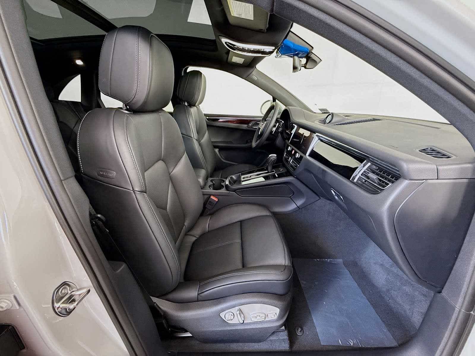 Thumbnail: 2026 Porsche Macan - 21