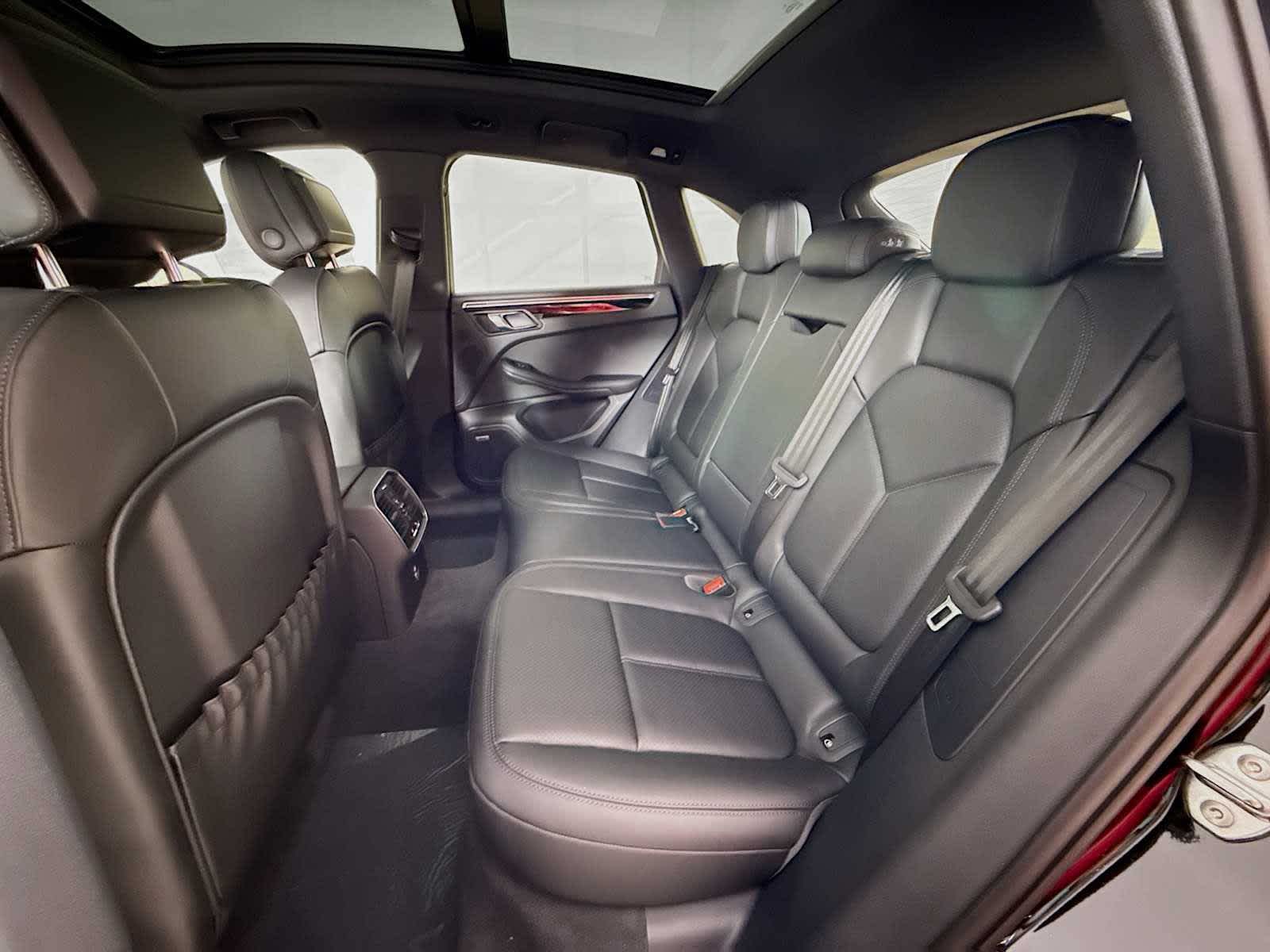 Thumbnail: 2025 Porsche Macan - 17