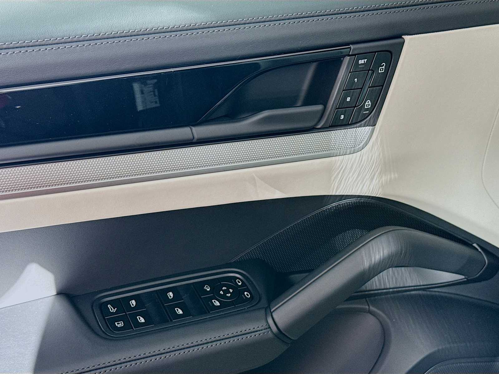 Thumbnail: 2026 Porsche Cayenne - 14