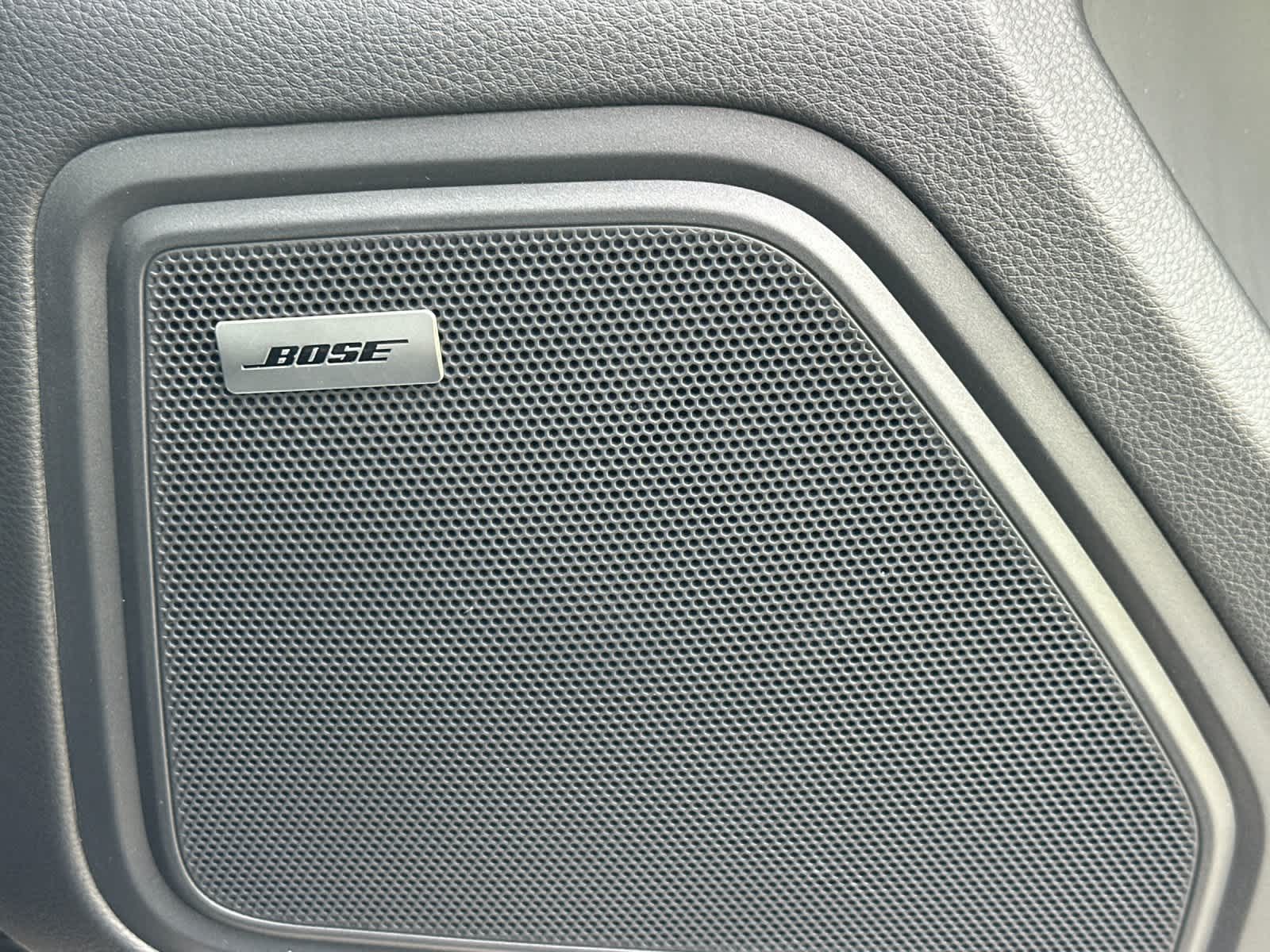 Thumbnail: 2026 Porsche Macan - 20