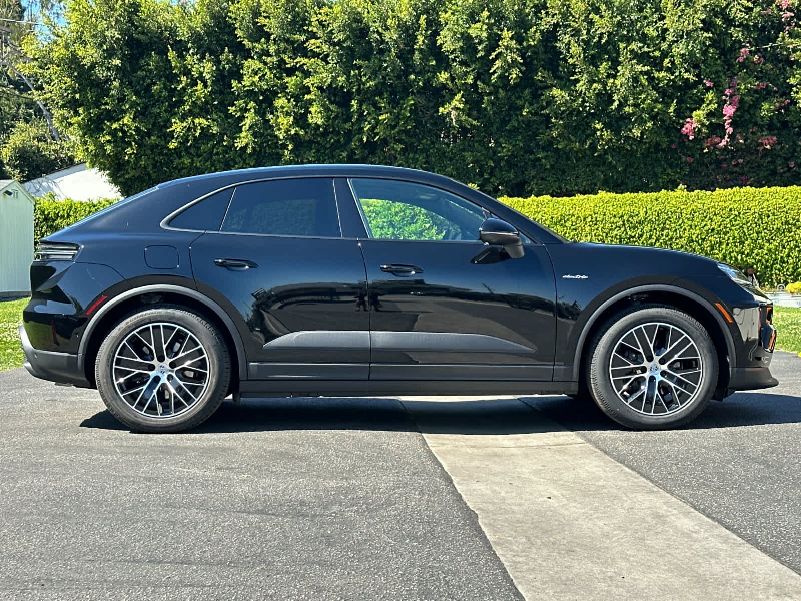 Thumbnail: 2026 Porsche Macan - 9