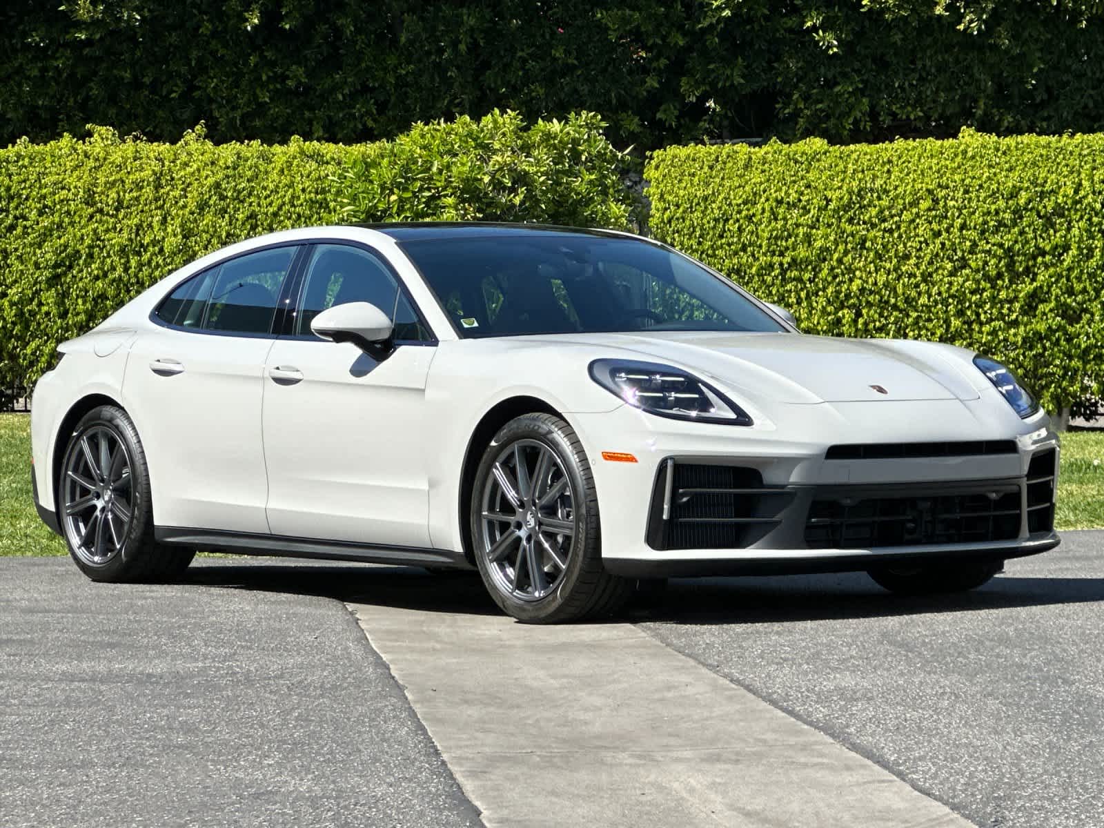 Thumbnail: 2026 Porsche Panamera - 10