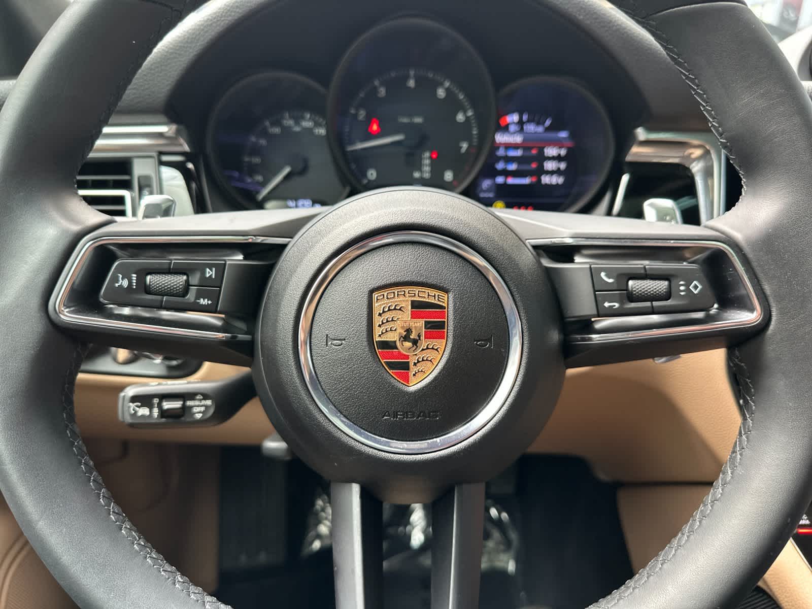 Thumbnail: 2025 Porsche Macan - 25