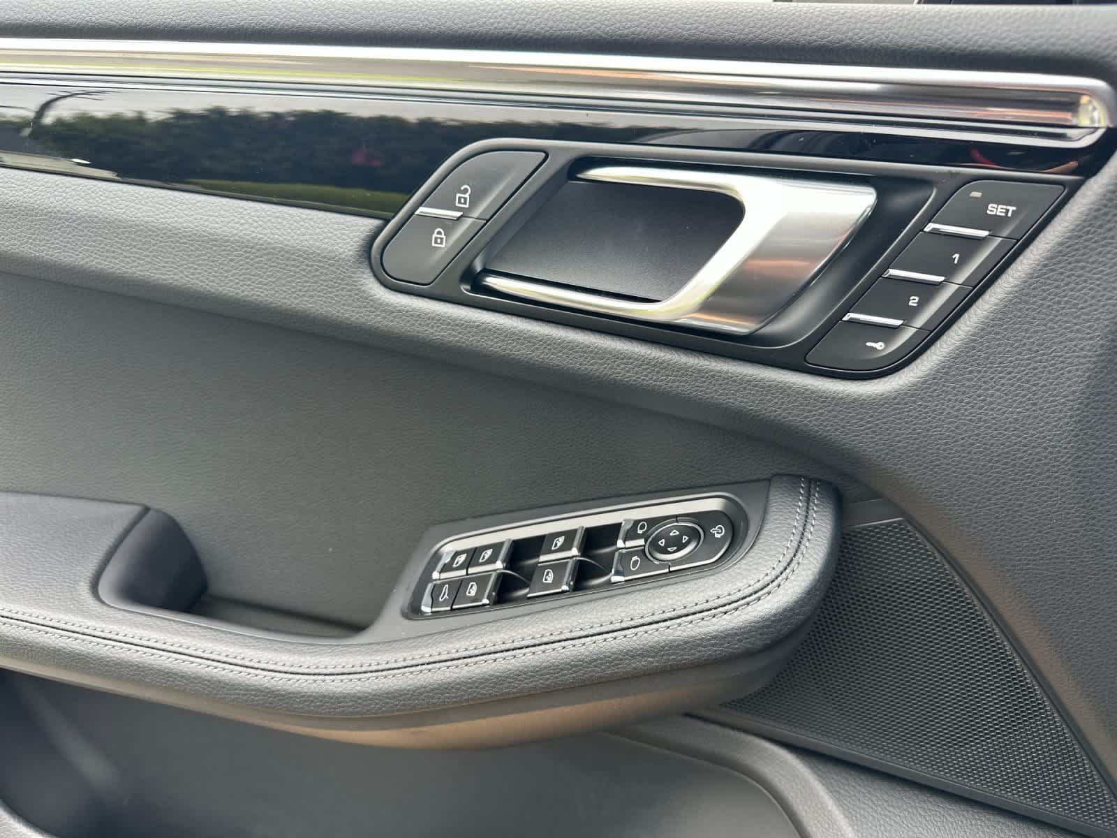 Thumbnail: 2026 Porsche Macan - 12