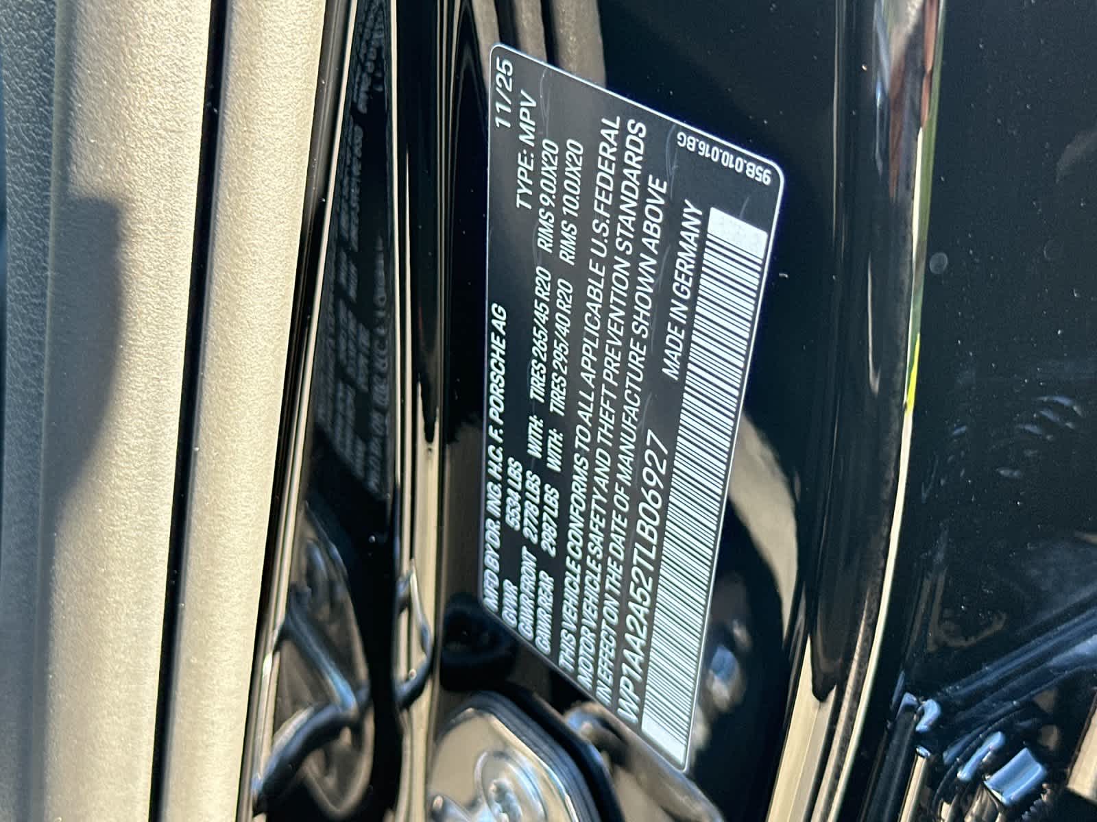 Thumbnail: 2026 Porsche Macan - 33