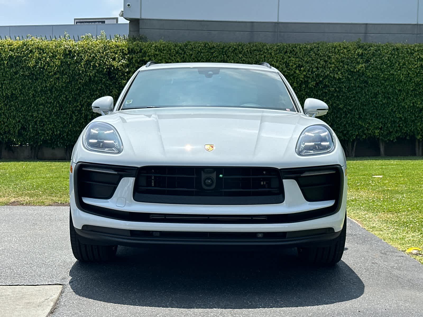 Thumbnail: 2026 Porsche Macan - 11