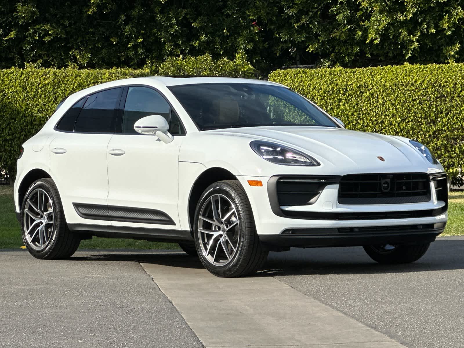 Thumbnail: 2026 Porsche Macan - 10