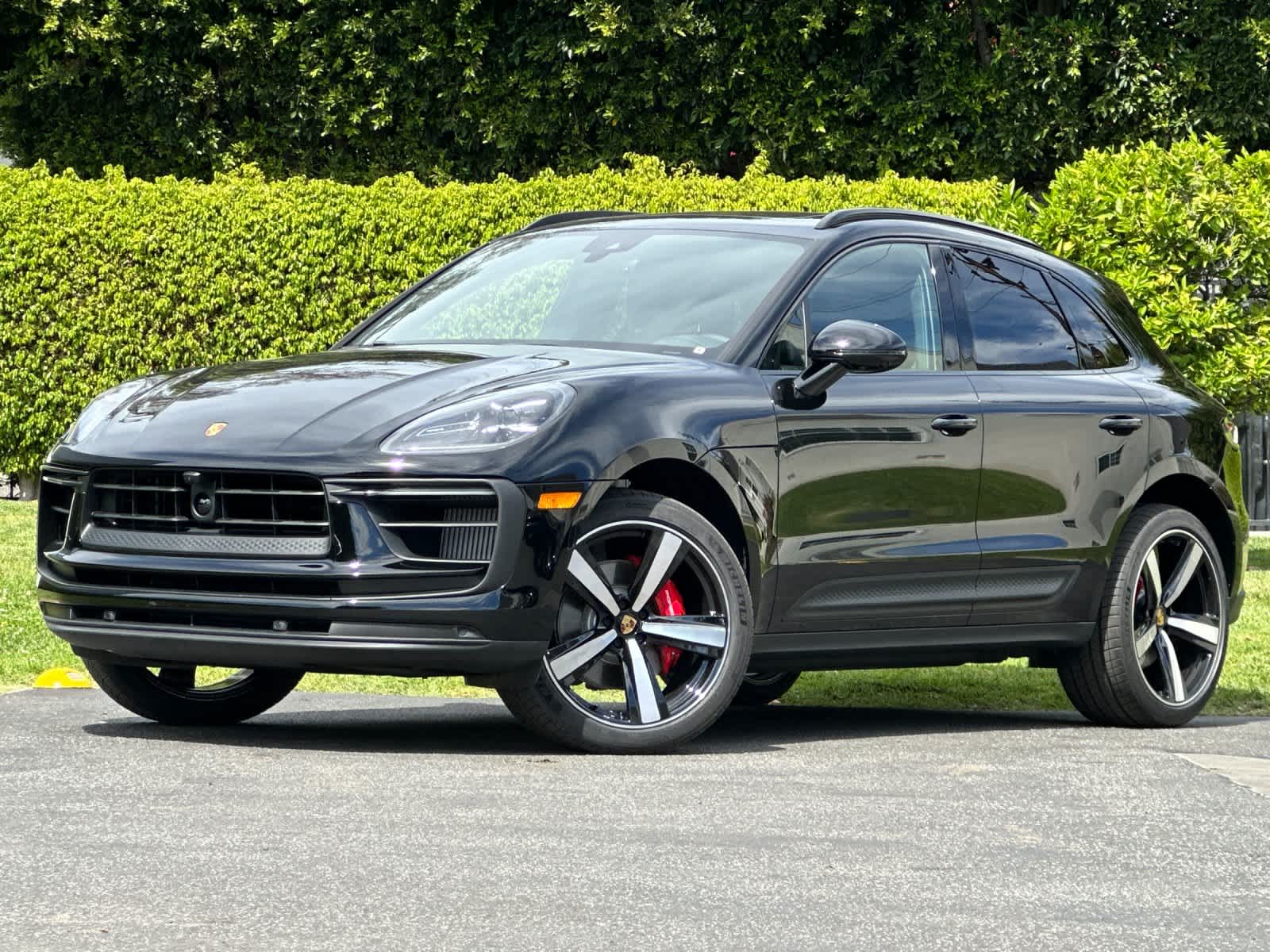Thumbnail: 2026 Porsche Macan - 1