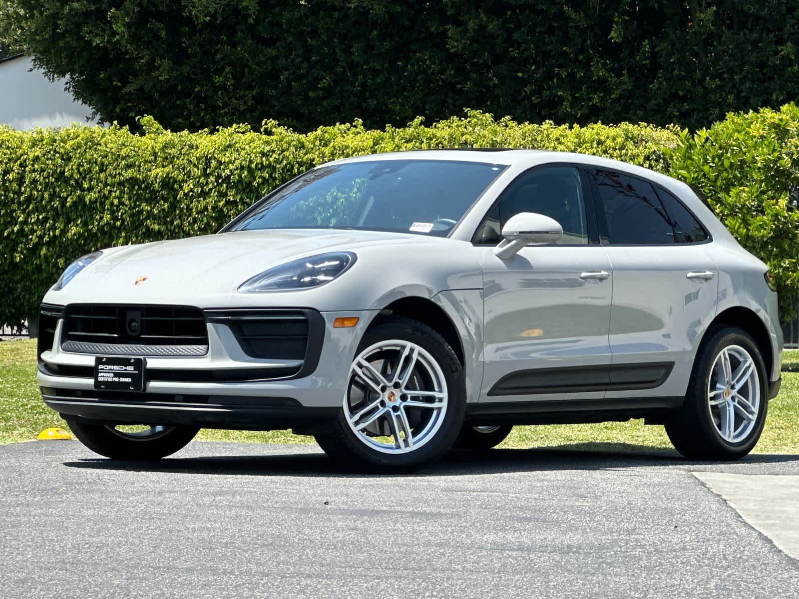 Thumbnail: 2024 Porsche Macan - 1