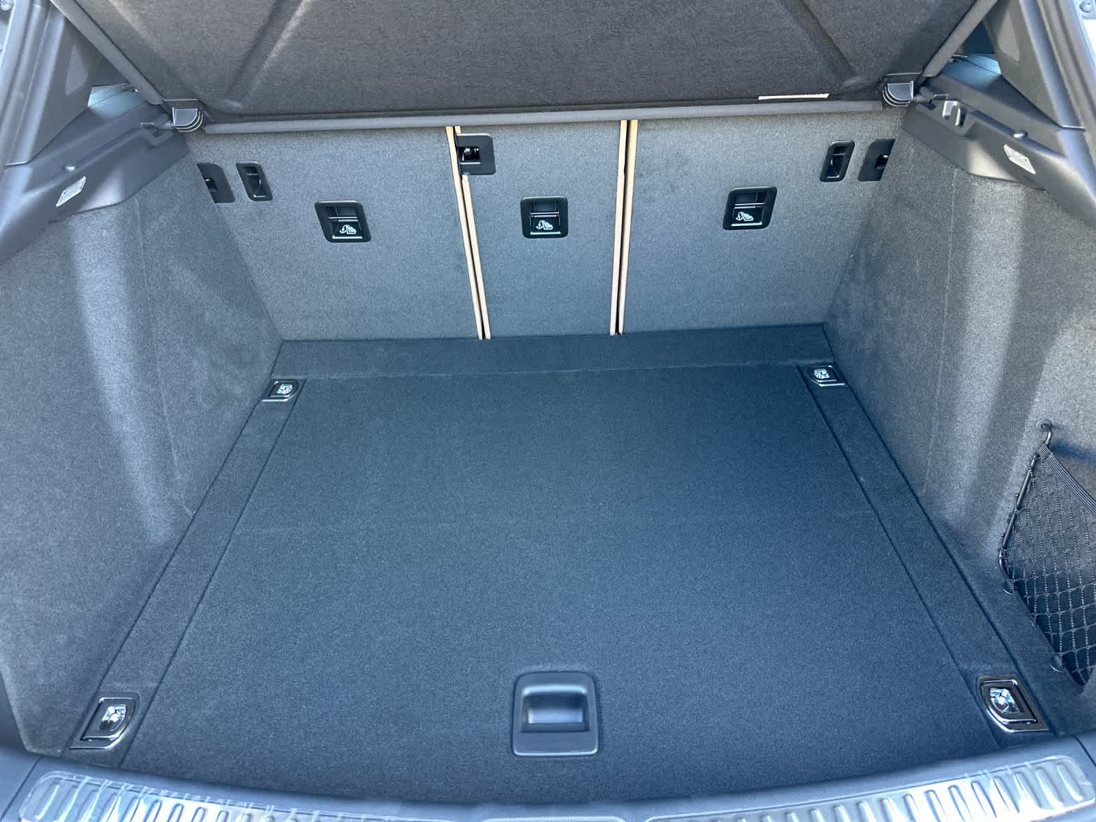 Thumbnail: 2026 Porsche Macan - 16