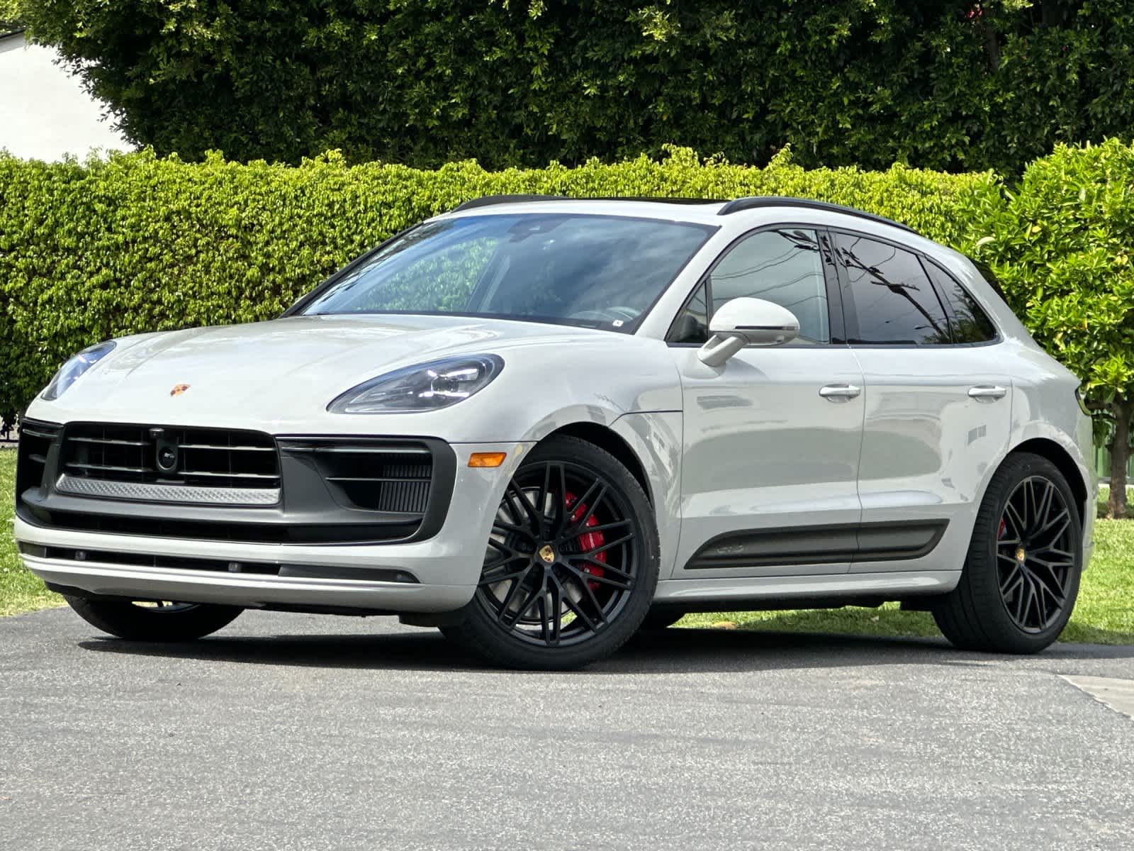 Thumbnail: 2026 Porsche Macan - 1