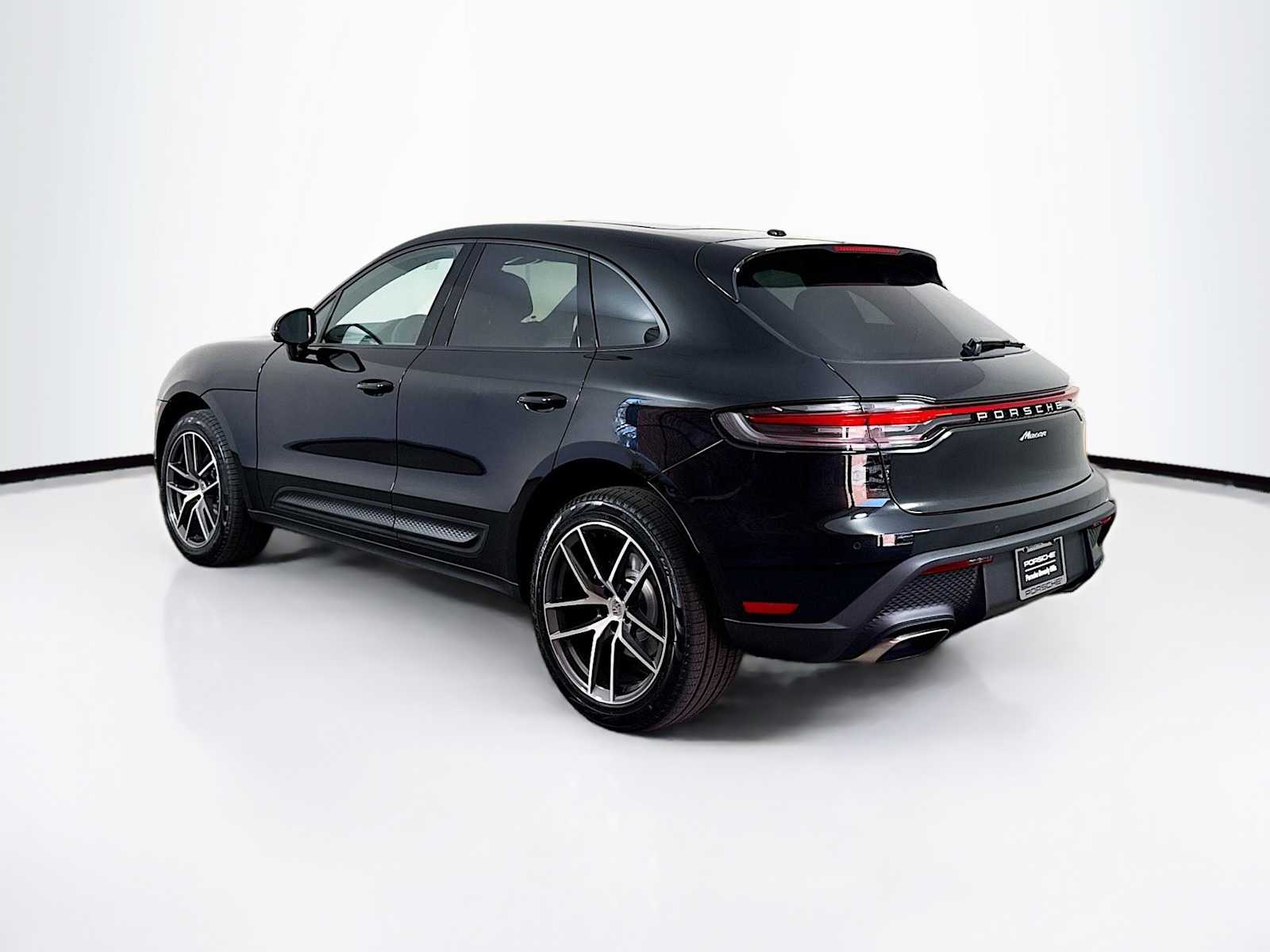 Thumbnail: 2026 Porsche Macan - 3