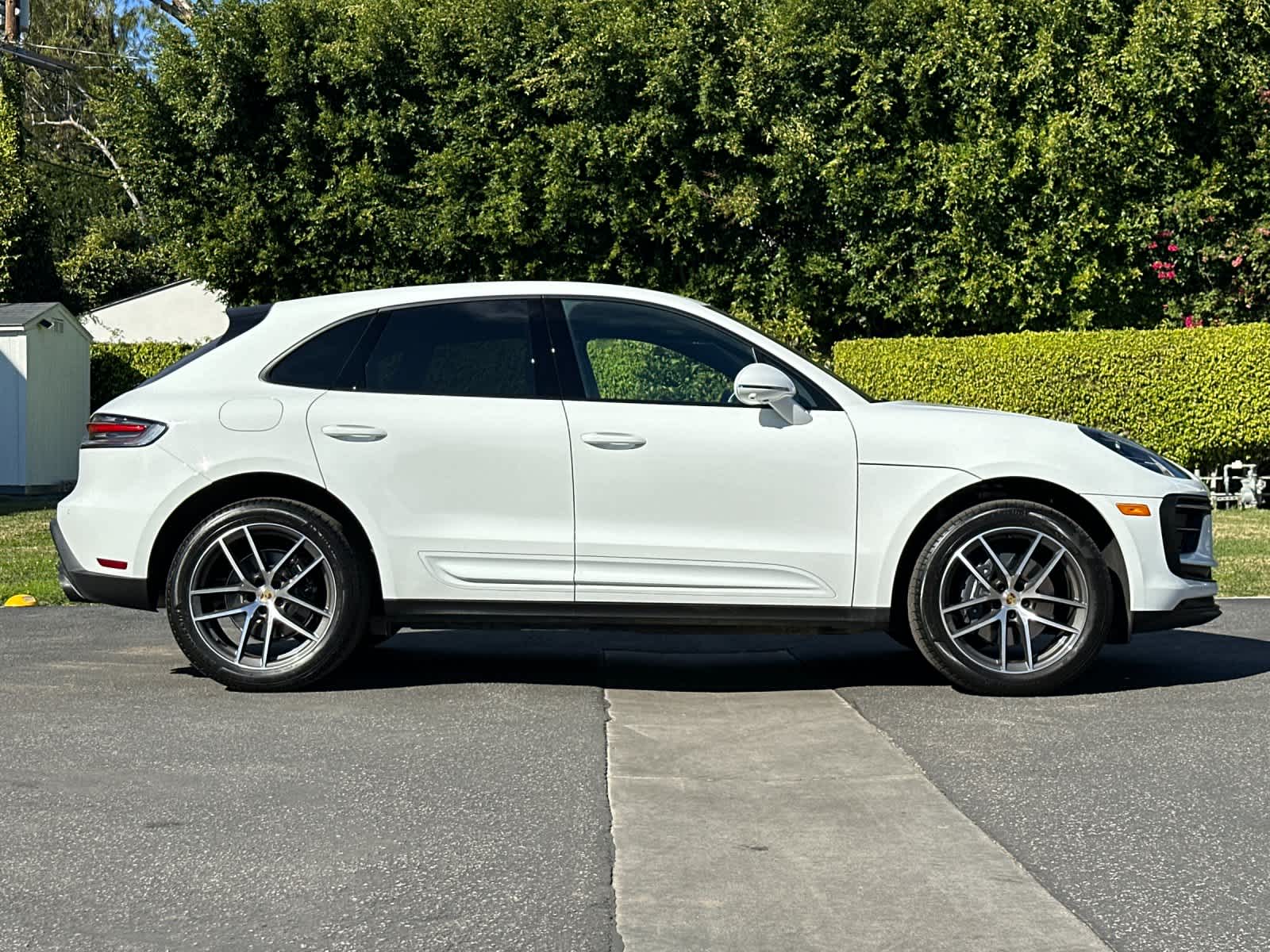 Thumbnail: 2025 Porsche Macan - 9