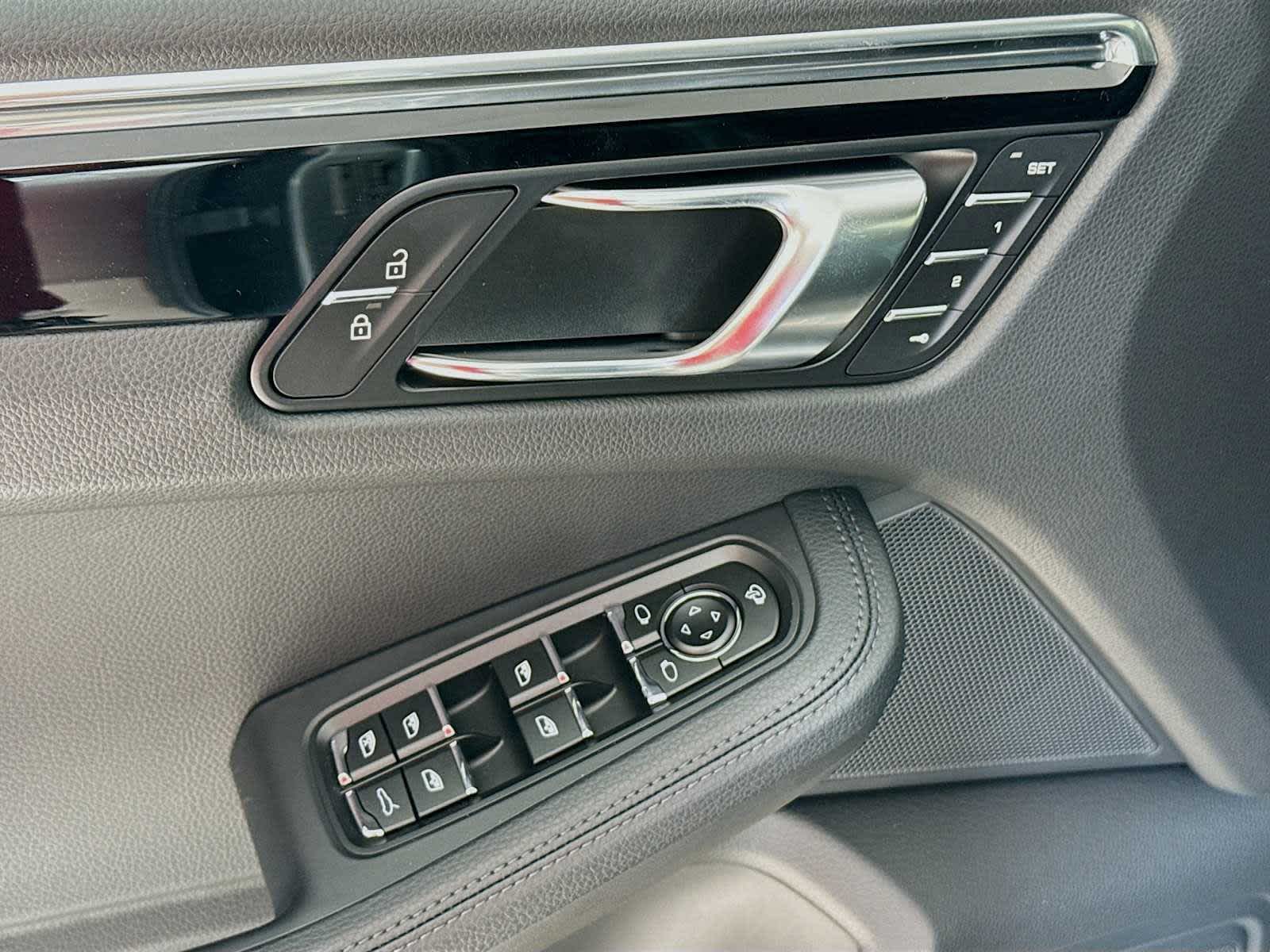 Thumbnail: 2026 Porsche Macan - 14