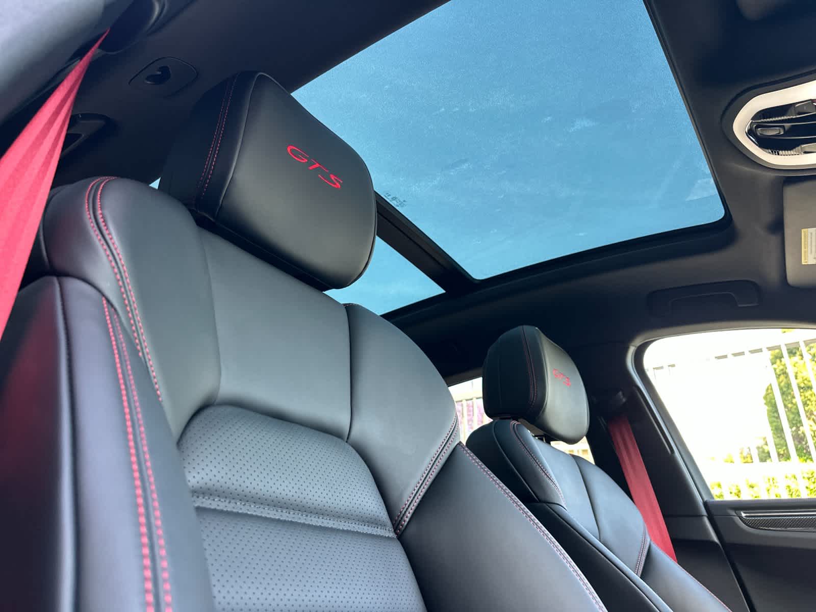 Thumbnail: 2026 Porsche Macan - 18