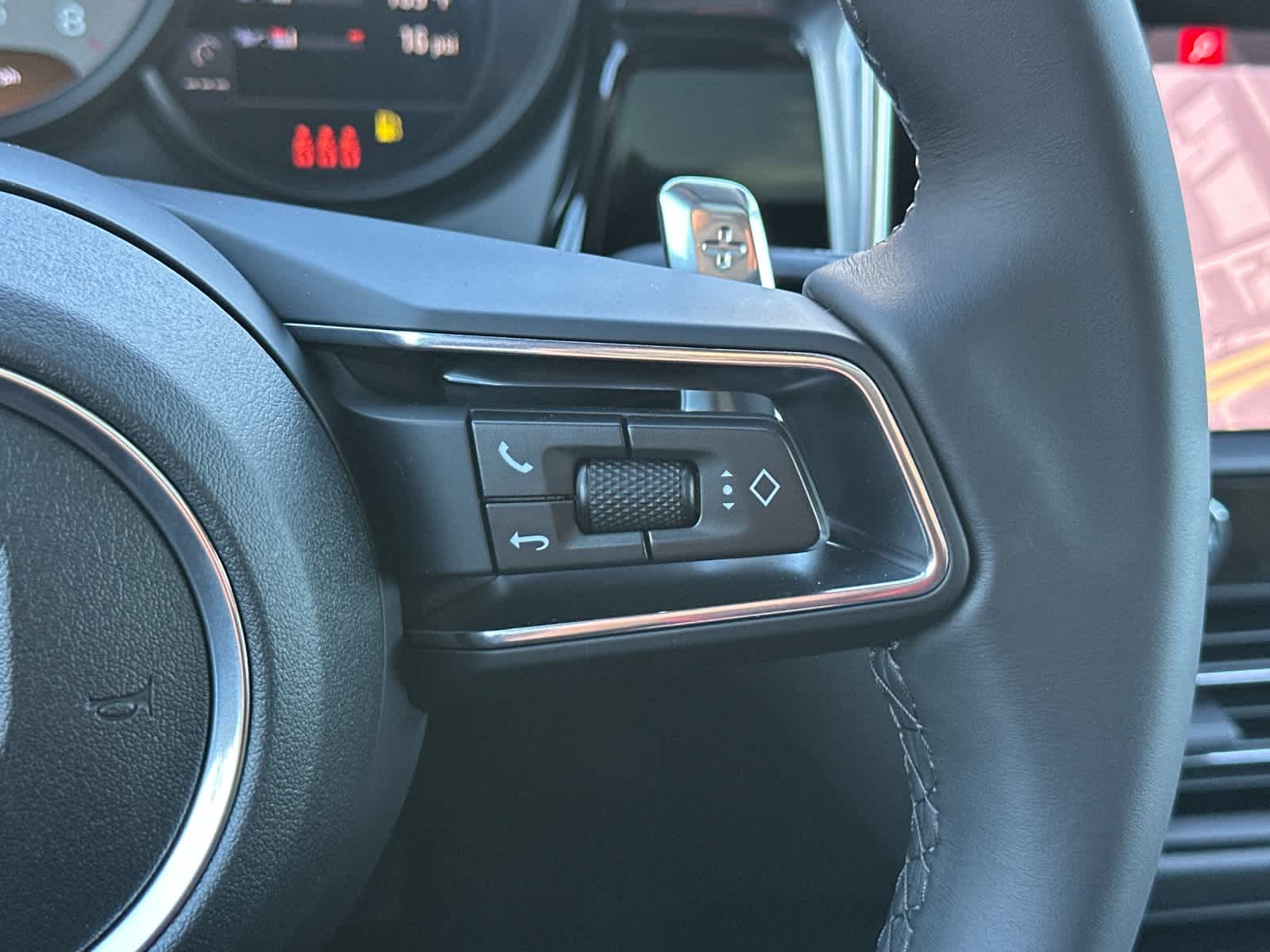 Thumbnail: 2026 Porsche Macan - 28