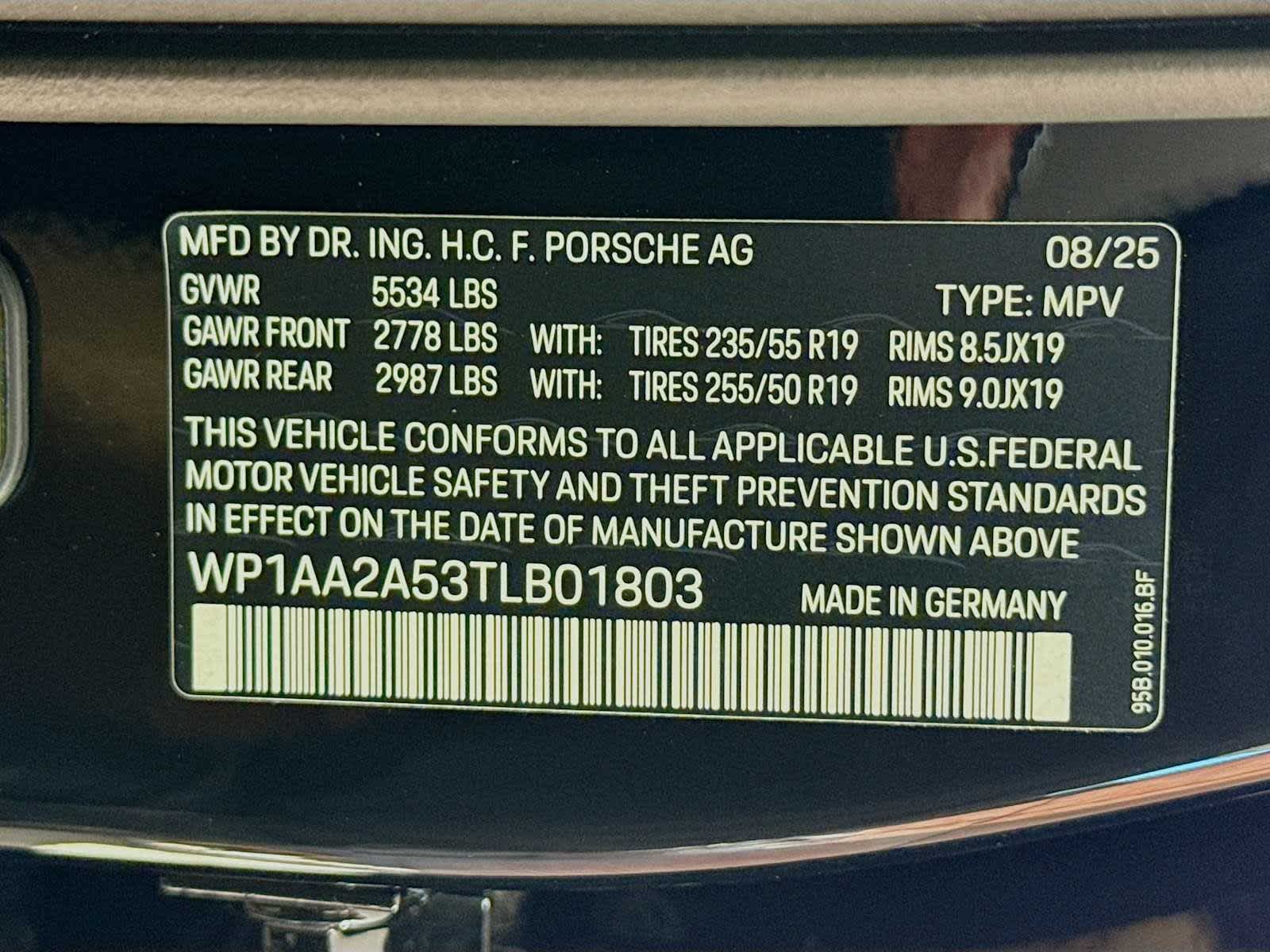 Thumbnail: 2026 Porsche Macan - 25