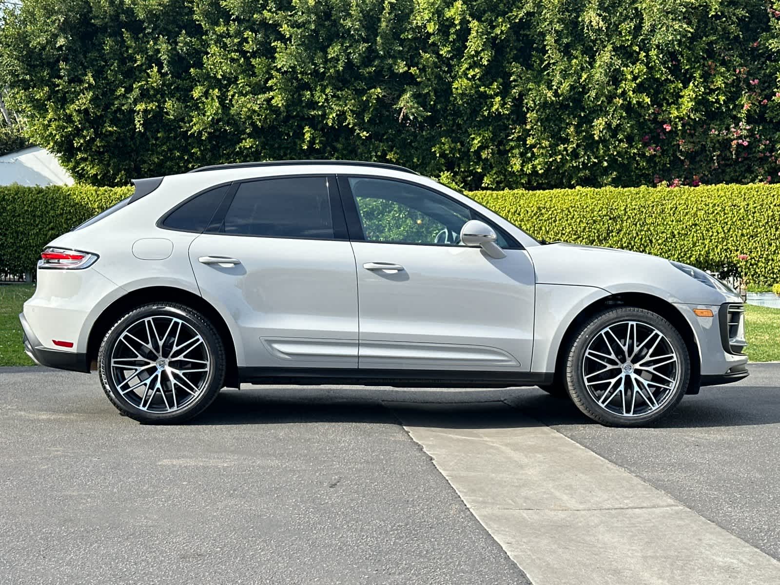Thumbnail: 2025 Porsche Macan - 9
