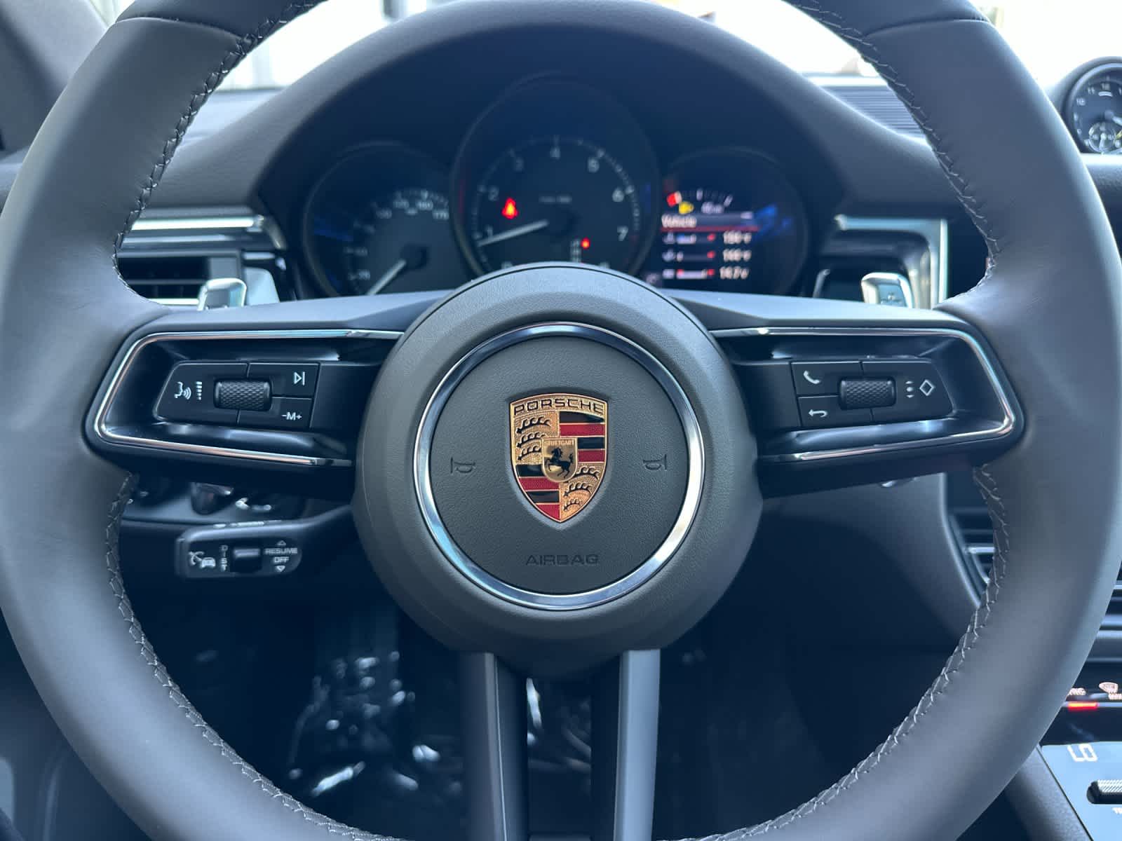 Thumbnail: 2026 Porsche Macan - 26