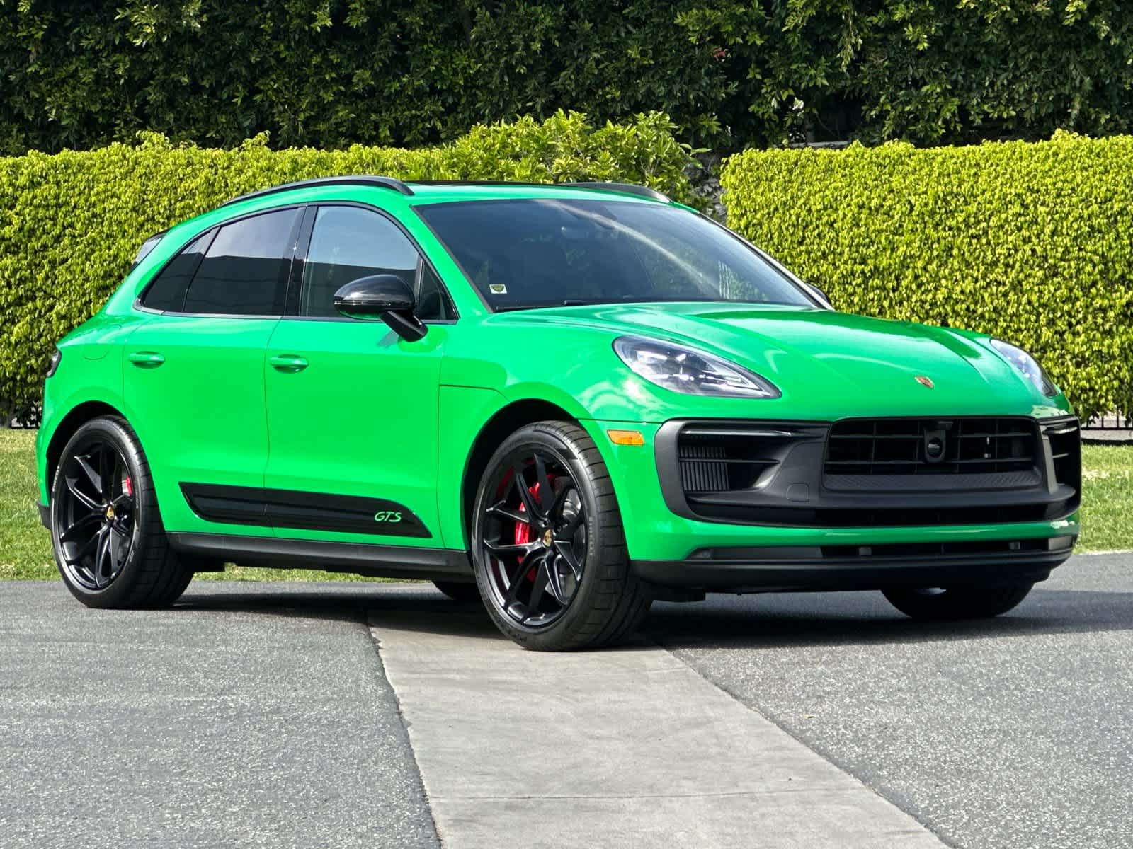 Thumbnail: 2026 Porsche Macan - 10