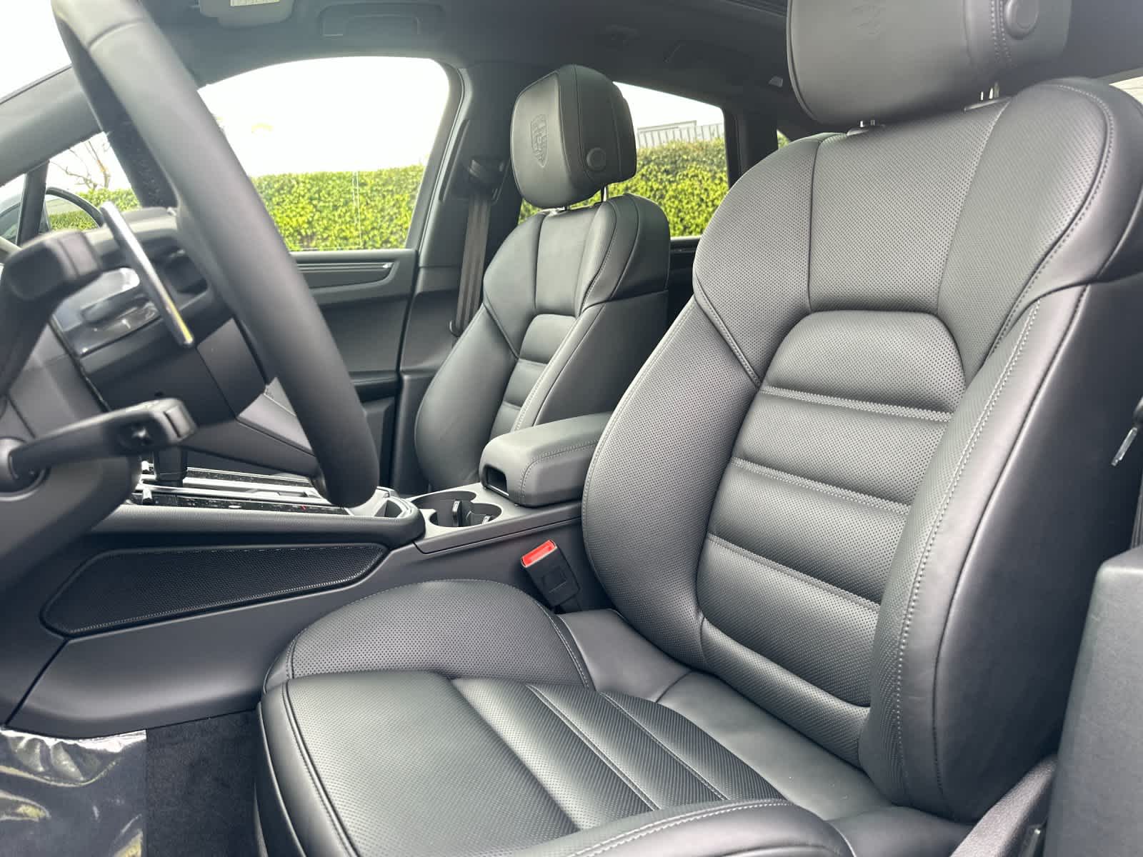 Thumbnail: 2026 Porsche Macan - 5