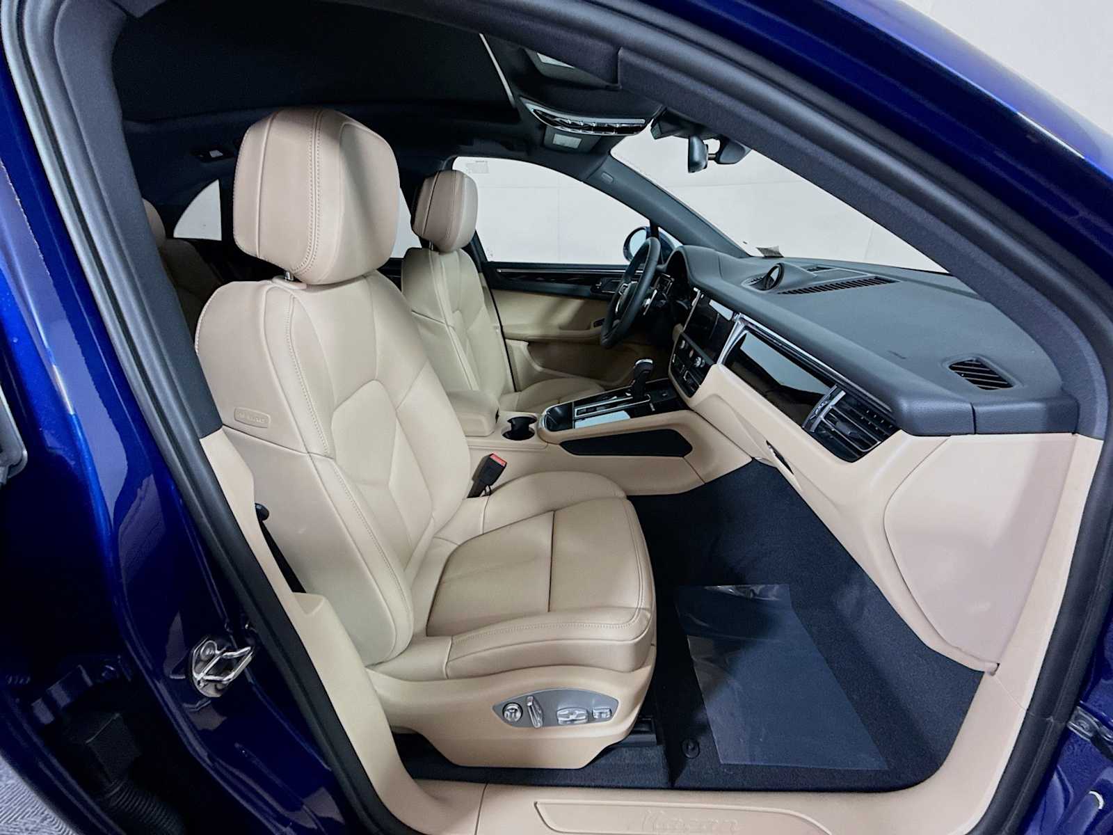 Thumbnail: 2025 Porsche Macan - 21