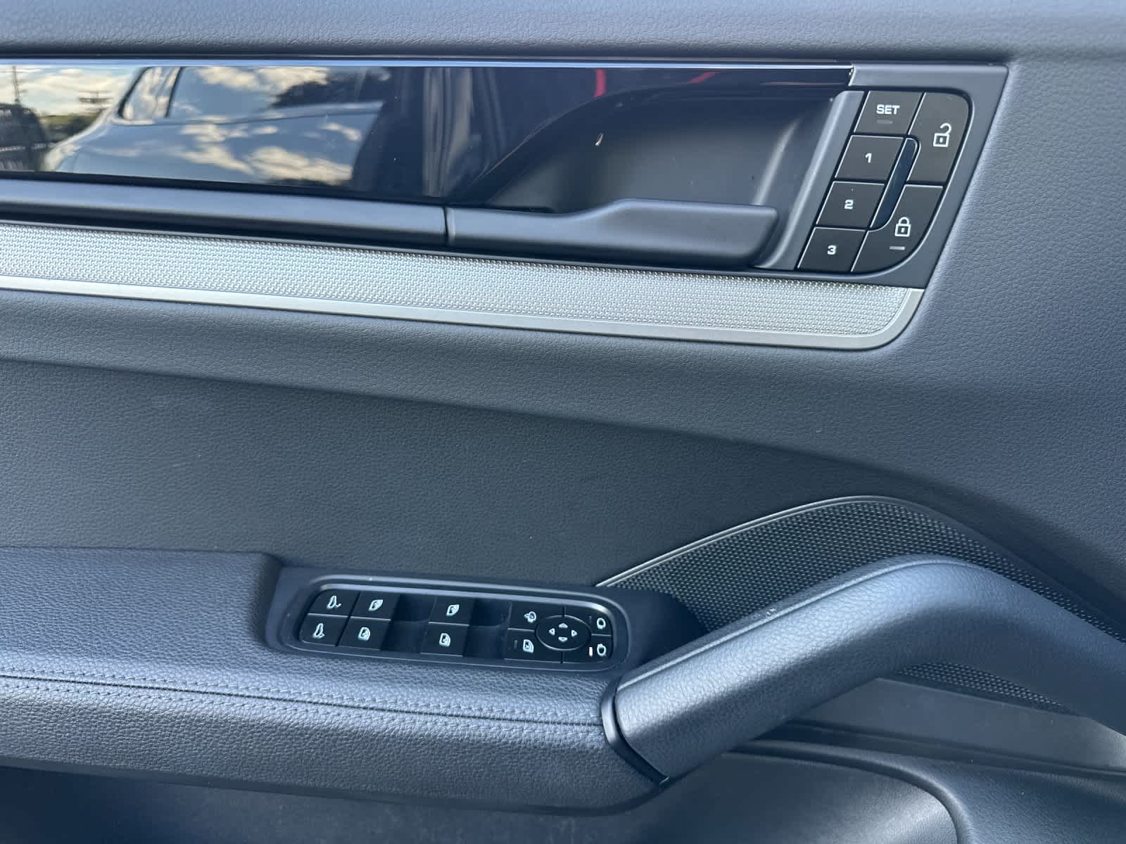 Thumbnail: 2024 Porsche Cayenne - 12