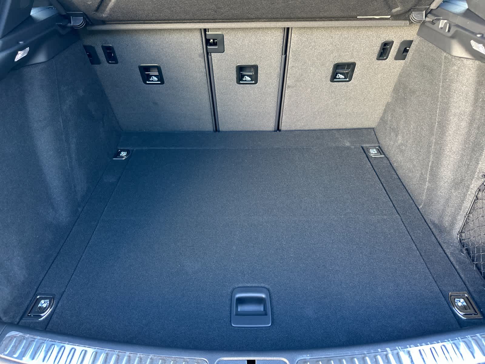 Thumbnail: 2026 Porsche Macan - 16