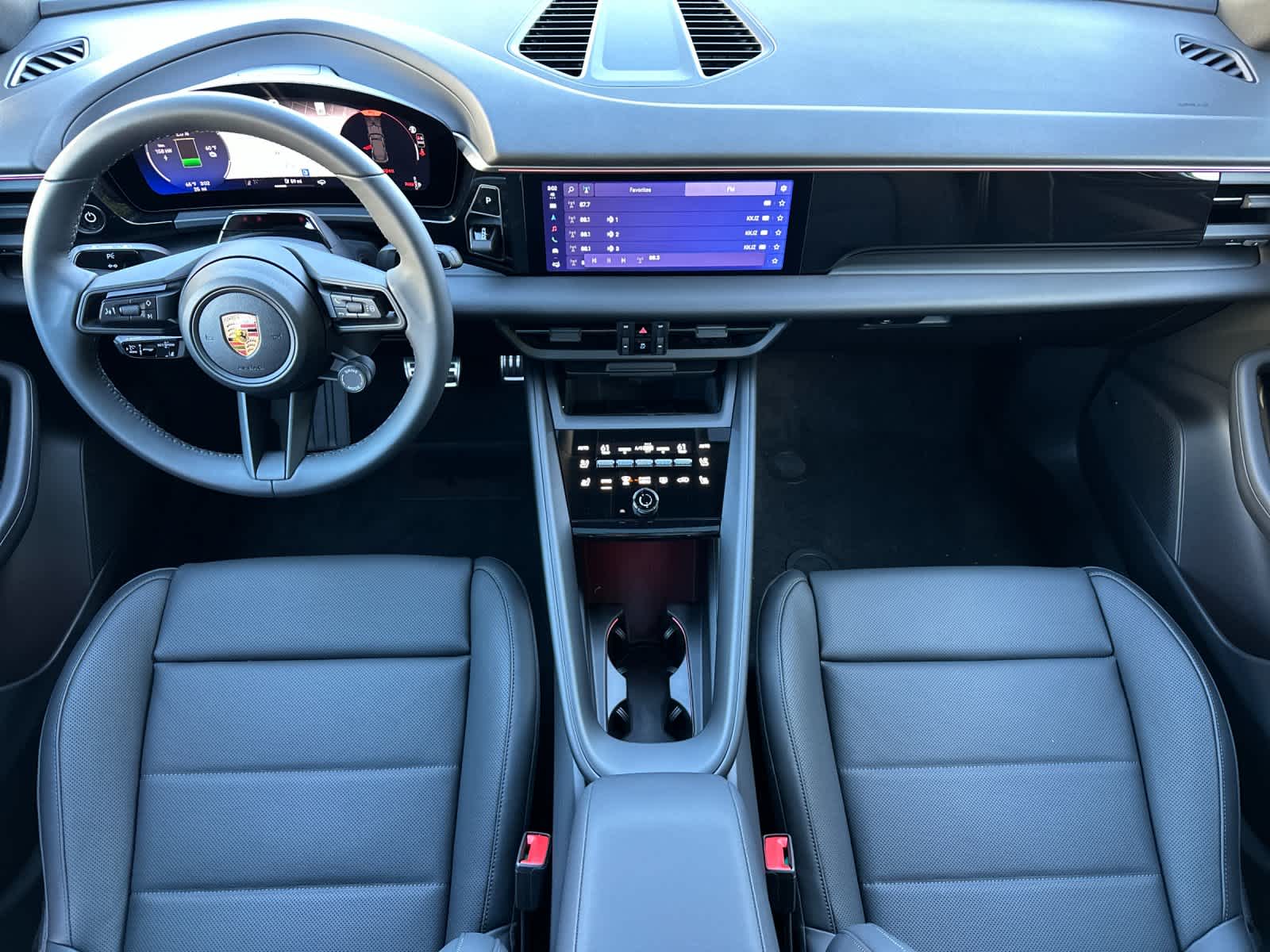 Thumbnail: 2026 Porsche Macan - 6