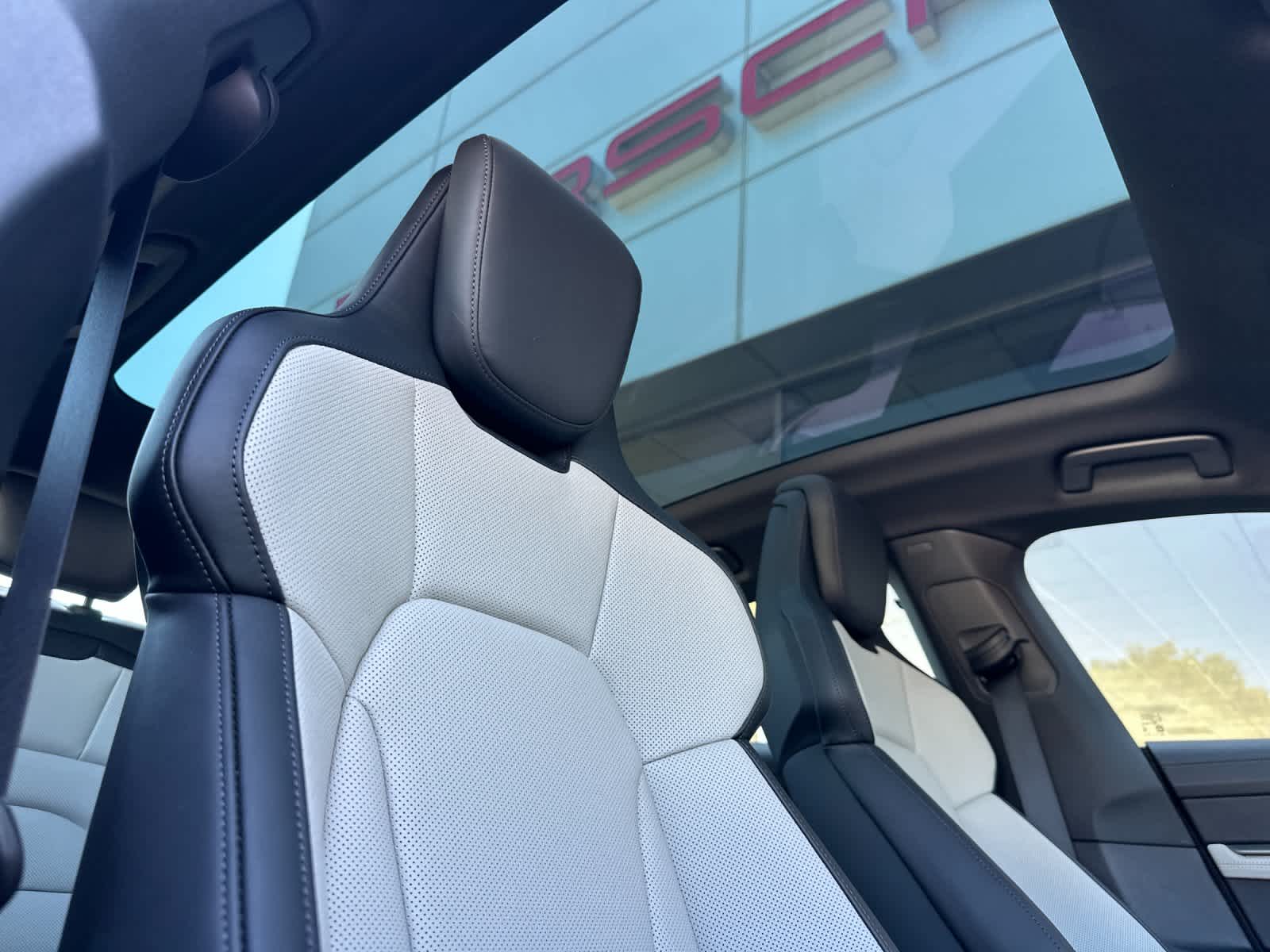 Thumbnail: 2026 Porsche Taycan - 17