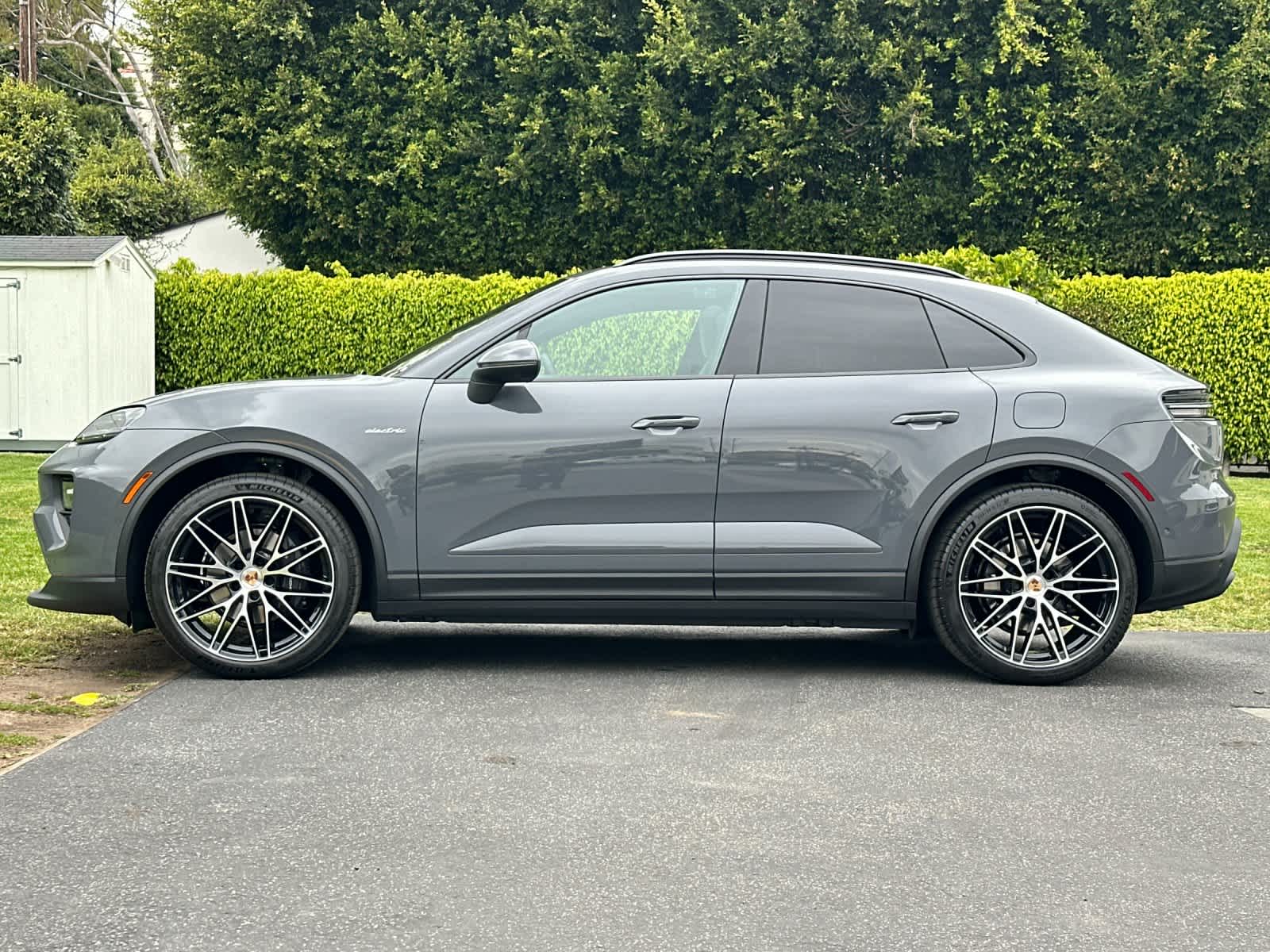 Thumbnail: 2026 Porsche Macan - 2