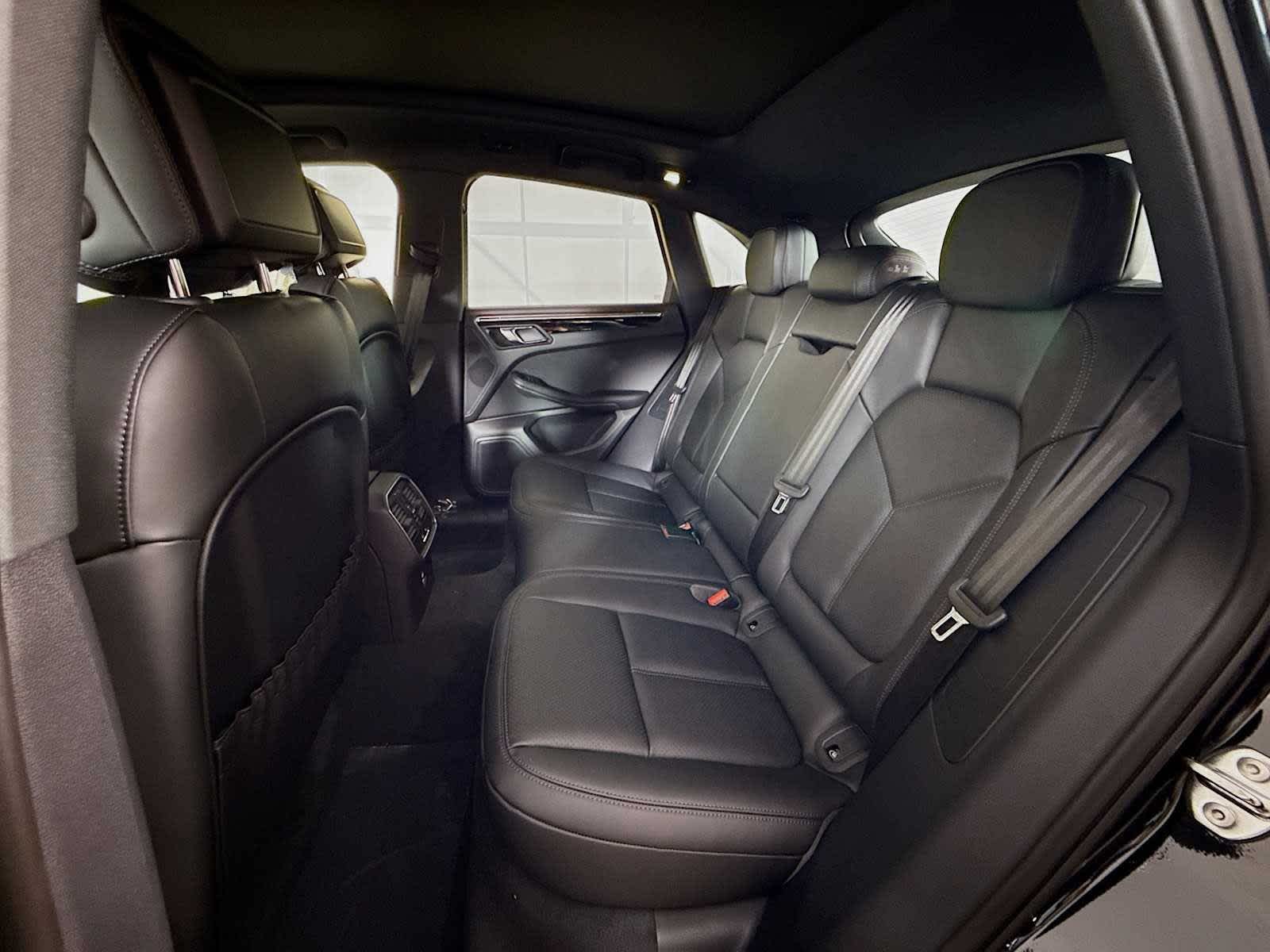 Thumbnail: 2026 Porsche Macan - 17