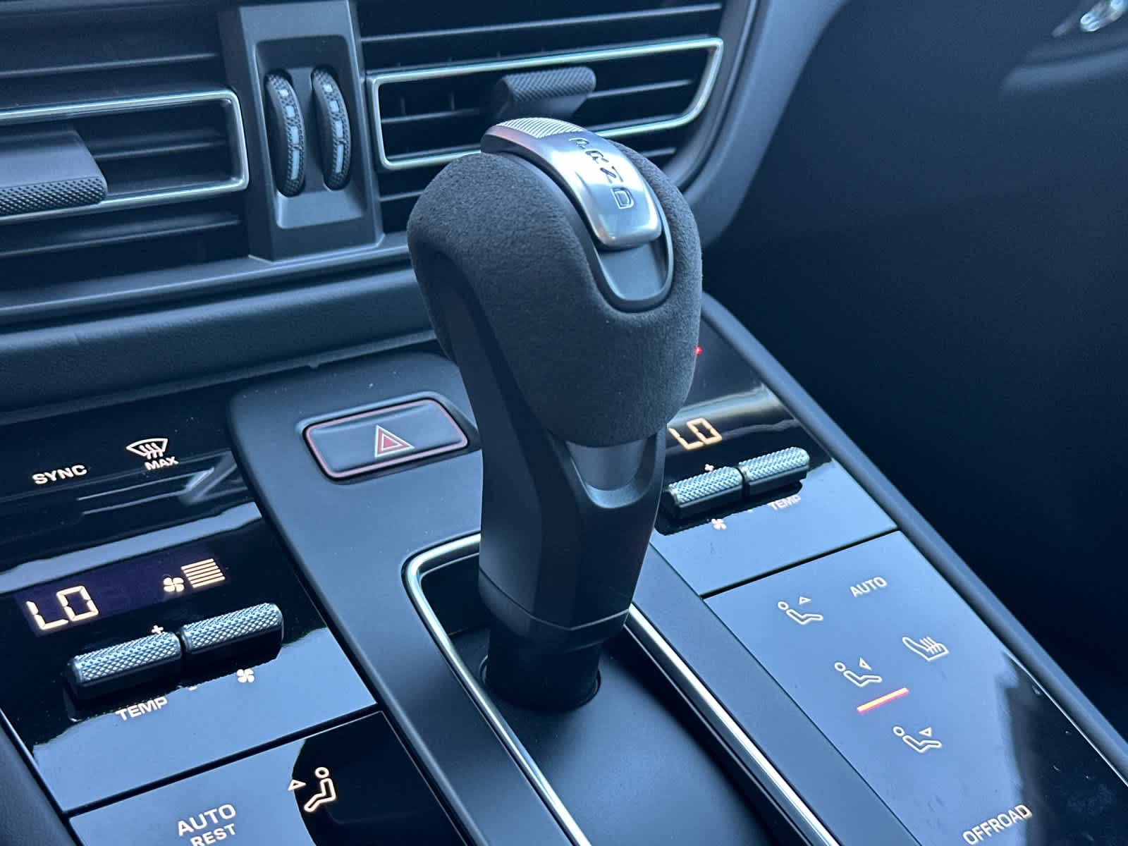 Thumbnail: 2026 Porsche Macan - 25