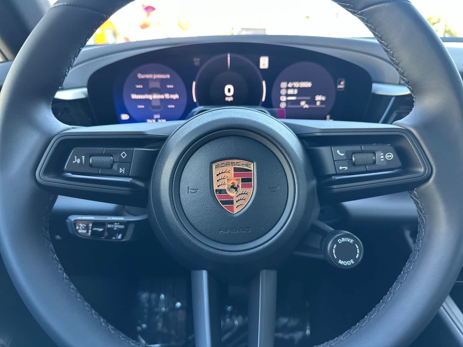 Thumbnail: 2026 Porsche Macan - 27